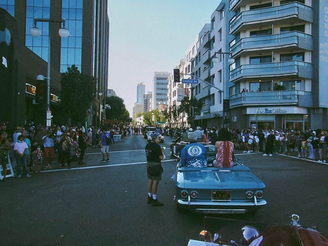 マイア・シブタニさんのインスタグラム写真 - (マイア・シブタニInstagram)「Such an incredible honor to serve as Parade Marshals for the 80th Annual Nisei Week Japanese Festival. We’ve never experienced anything quite like what we did on Sunday on the parade route. Seeing the streets of Little Tokyo—all of the families, small businesses, and history was memorable and energizing.  Thank you to the Nisei Week Foundation (@niseiweek) and the entire Japanese American community in Los Angeles for selecting us and welcoming us to this historic celebration. We are so grateful and humbled by the recognition and will continue to do everything we can to represent this community well in all ways.  The first Nisei Week Festival was held in 1934 and it has been disrupted only twice in its history—the forced evacuation and incarceration of Japanese Americans during WWII, and the COVID-19 pandemic. Despite these challenges, the community has persevered and maintained its commitment to honor culture and tradition while standing against hate, bigotry, and injustice. Their kindness, devotion, and spirit is awe-inspiring.  Congratulations to this year’s class of honorees. It was so nice to meet George Sugimoto, Kellyn Acosta, Brian Kito (Fugetsu-Do), Steve & Patty Nagano, and Bill Watanabe at both the parade and last night’s Nisei Week Foundation Awards Dinner. And a special shoutout to all of the amazing volunteers—we’re already looking forward to next year!  #NiseiWeek #80yearsofNiseiWeek #NiseiWeek2022 #LittleTokyo #JAcommunity #JapaneseAmerican #二世週祭 #shibsibs」8月17日 7時31分 - maiashibutani