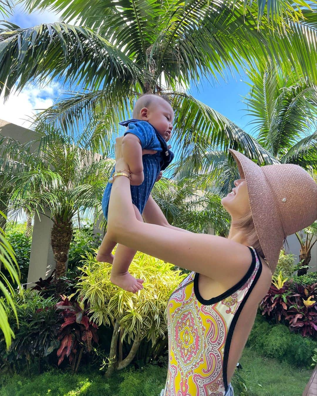 島袋聖南さんのインスタグラム写真 - (島袋聖南Instagram)「ぴよと夏休み🌴🤎」8月17日 9時49分 - seina4444