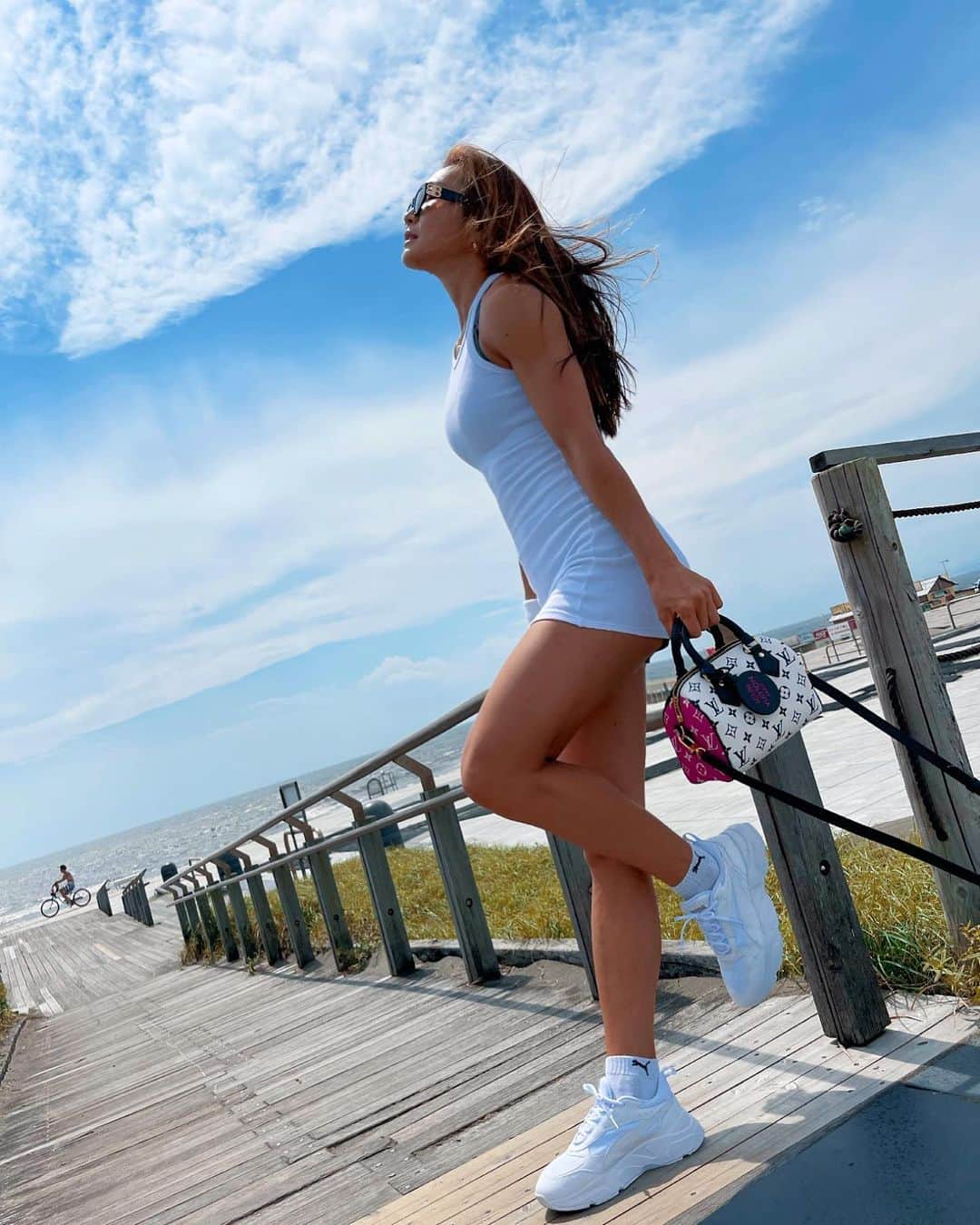 Aya（小山内あや）さんのインスタグラム写真 - (Aya（小山内あや）Instagram)「夏休み☀️ 青い空と海、夏の定番💪🏼✨それにしても暑すぎる…w🥵」8月17日 13時43分 - aya_fitness