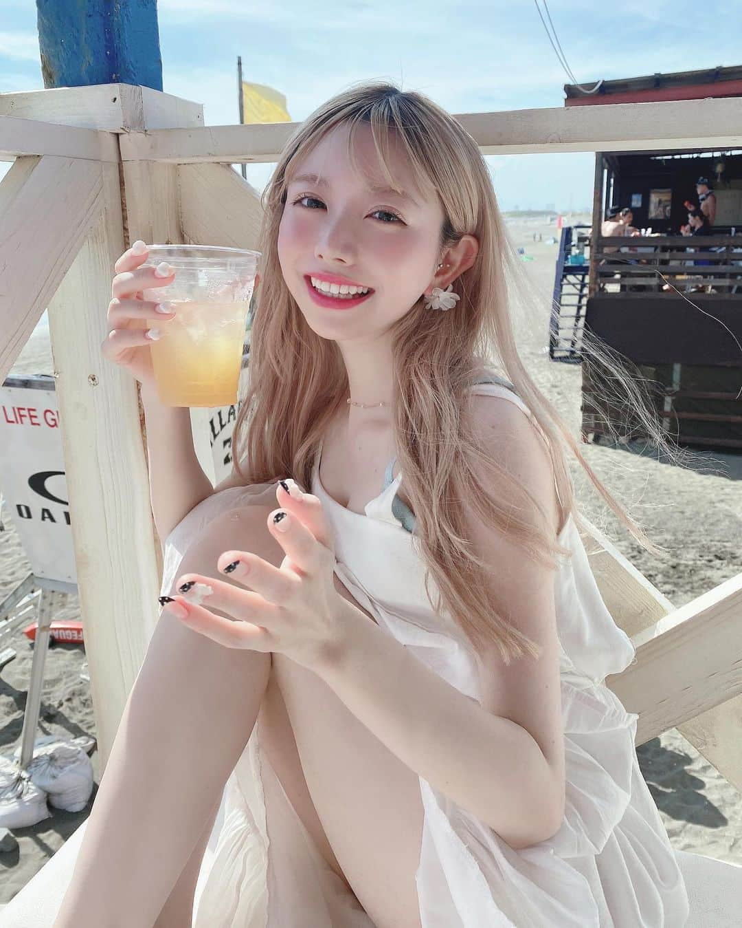 若林萌々さんのインスタグラム写真 - (若林萌々Instagram)「夏ずっと続いてほしい〜🎐 今ネイルを載せそびれてた〜🥹 ずっとりんさんネイルです❤︎  ハートのパーツ可愛すぎて何回もしてる🎐🎐」8月17日 19時04分 - wakabayashimomo