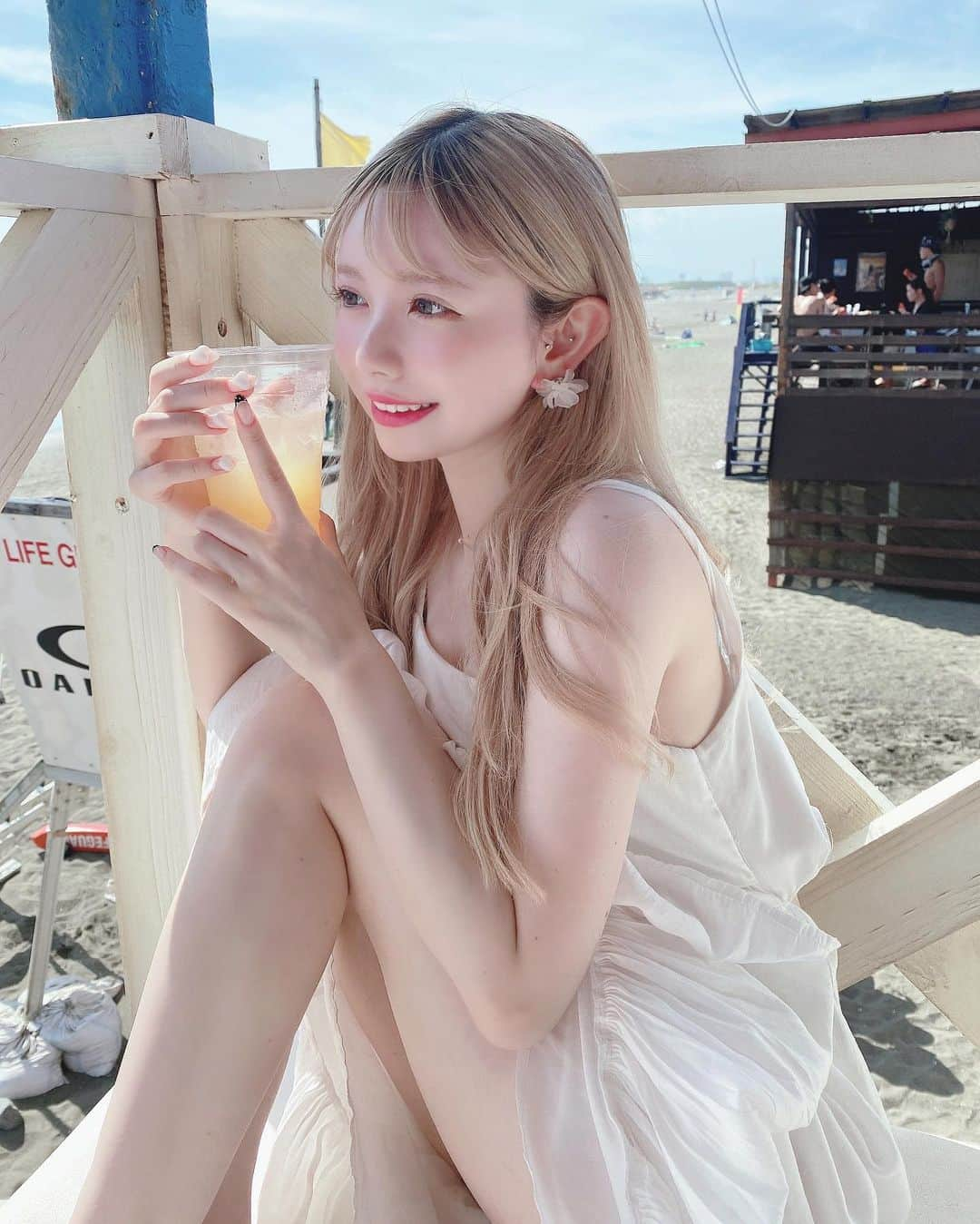 若林萌々さんのインスタグラム写真 - (若林萌々Instagram)「夏ずっと続いてほしい〜🎐 今ネイルを載せそびれてた〜🥹 ずっとりんさんネイルです❤︎  ハートのパーツ可愛すぎて何回もしてる🎐🎐」8月17日 19時04分 - wakabayashimomo