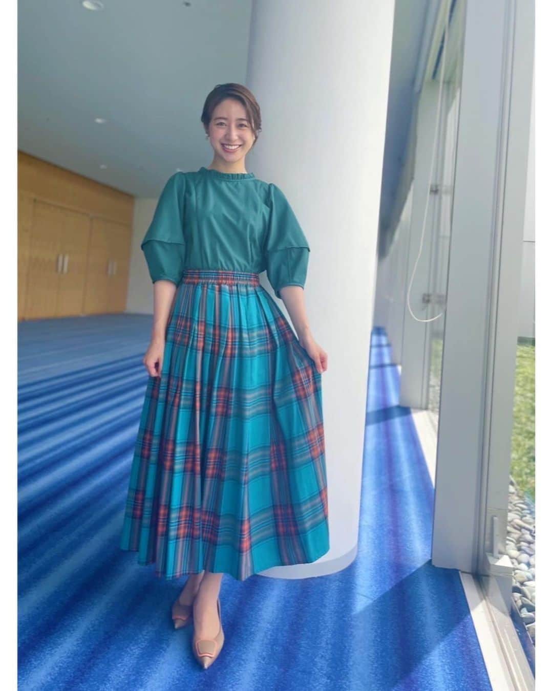 林美沙希さんのインスタグラム写真 - (林美沙希Instagram)「. 今日もお疲れ様でした☺︎ 衣装まとめです！  4枚目の衣装を着た日は スタッフさんも4人ほど緑の服でした🤣  #annニュース #ワイドスクランブル #林美沙希 #衣装 #ootd」8月17日 19時13分 - misaki0hayashi