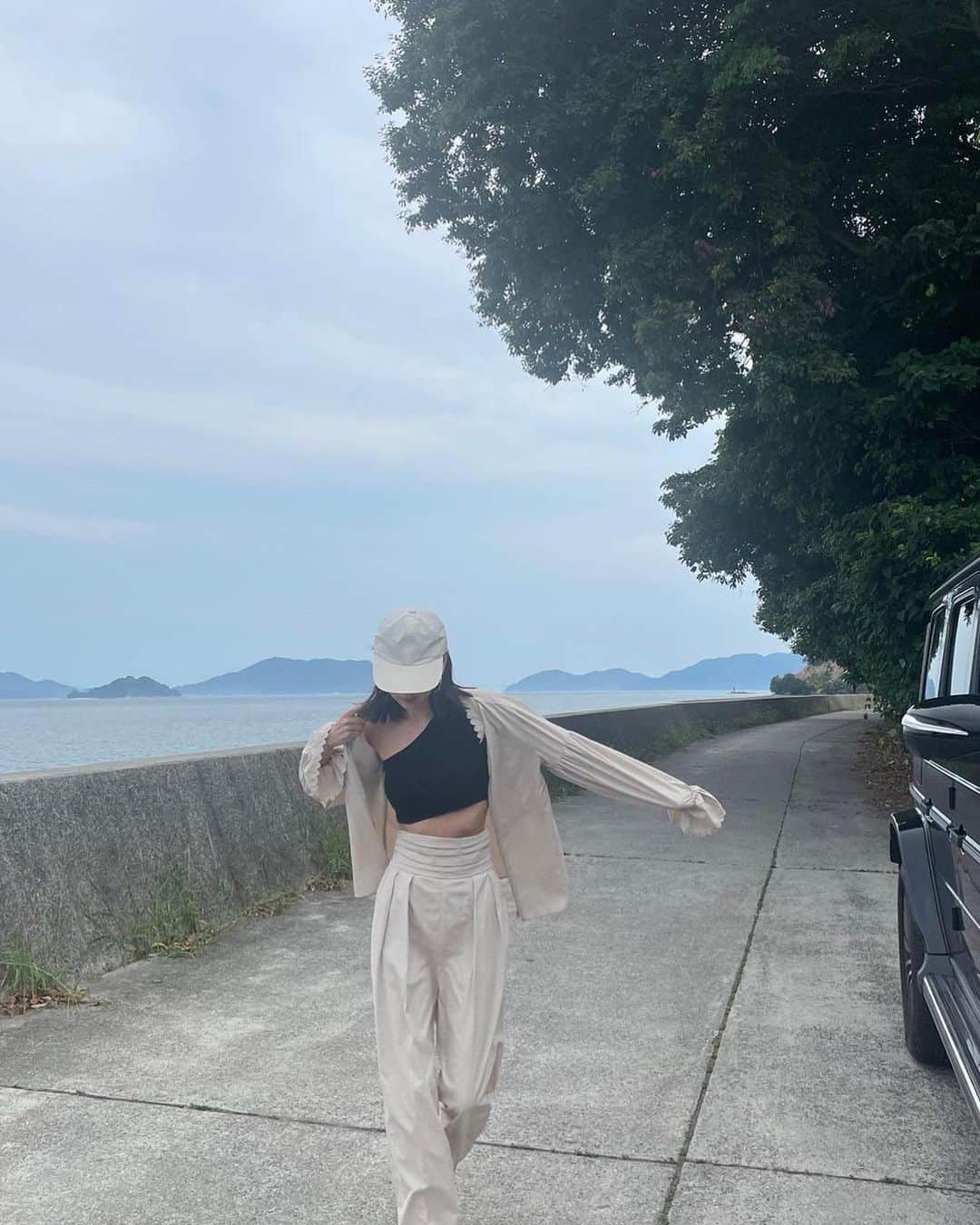 堀江直美さんのインスタグラム写真 - (堀江直美Instagram)「夏休みに入って海に山に忙しい息子👦🏻 遊び方がダイナミックで私もついて行くのに必死です🏃‍♀️笑  そして息子と駆け回る日は決まってセットアップ！ @hiand_official   山だろうか海だろうがもうこれしか無理🦀🐠🐚  日が暮れるまで沢山遊んだね🍉  #HIAND#ハイアンド#セットアップ#madeinjapan#帽子#帽子コーデ#サングラス#紫外線対策#夏休み#6歳男の子#ママコーデ#子育て#子育てママ#男の子ママ#hnhiand」8月17日 19時37分 - naomiiiiiiiiiiii