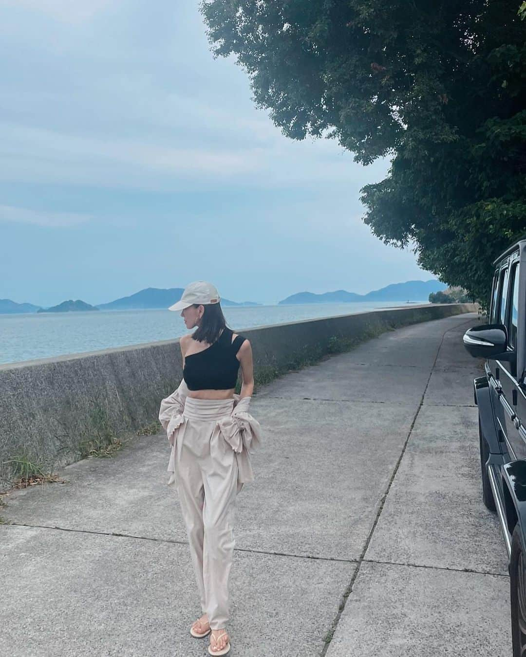 堀江直美さんのインスタグラム写真 - (堀江直美Instagram)「夏休みに入って海に山に忙しい息子👦🏻 遊び方がダイナミックで私もついて行くのに必死です🏃‍♀️笑  そして息子と駆け回る日は決まってセットアップ！ @hiand_official   山だろうか海だろうがもうこれしか無理🦀🐠🐚  日が暮れるまで沢山遊んだね🍉  #HIAND#ハイアンド#セットアップ#madeinjapan#帽子#帽子コーデ#サングラス#紫外線対策#夏休み#6歳男の子#ママコーデ#子育て#子育てママ#男の子ママ#hnhiand」8月17日 19時37分 - naomiiiiiiiiiiii