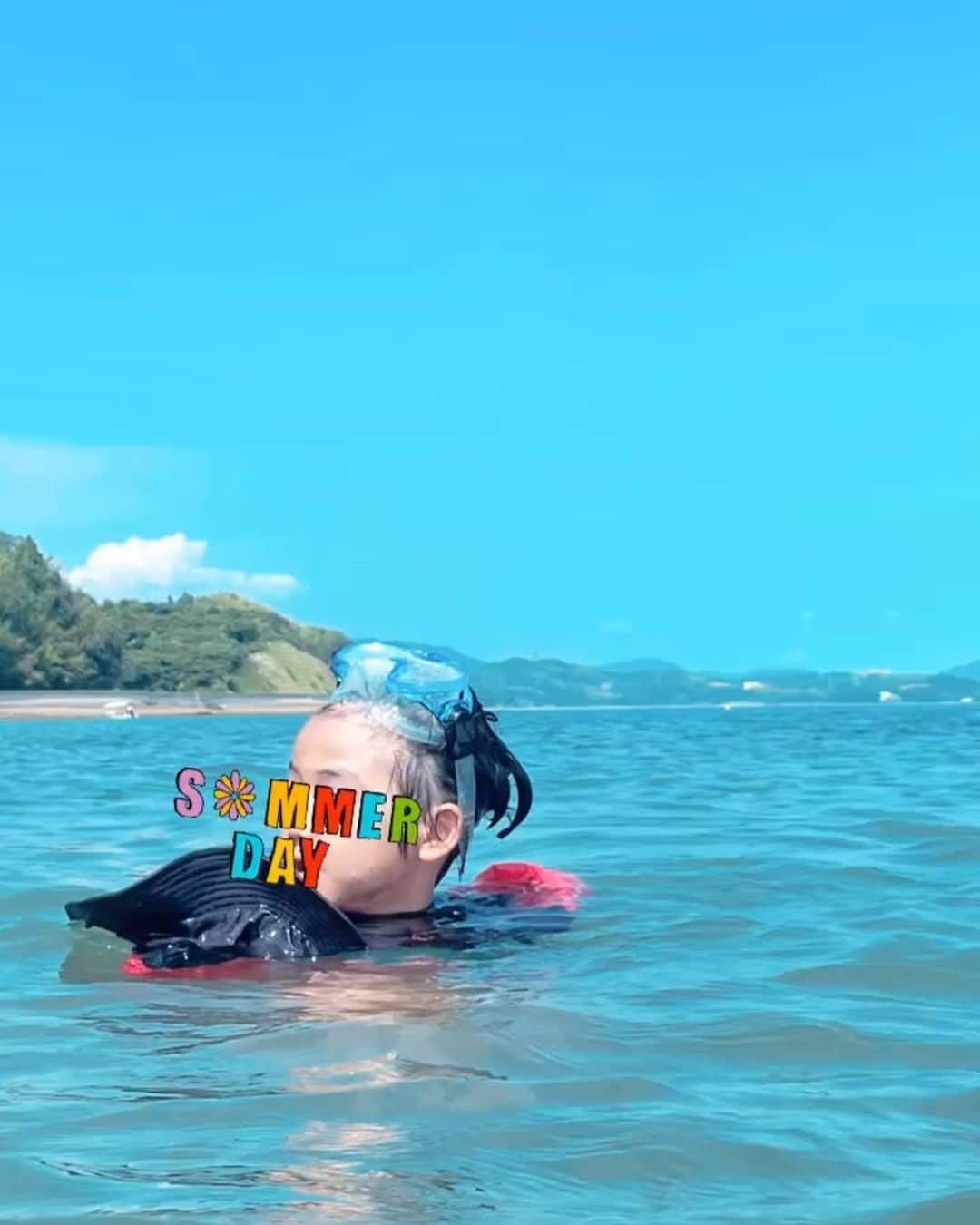 堀江直美さんのインスタグラム写真 - (堀江直美Instagram)「夏休みに入って海に山に忙しい息子👦🏻 遊び方がダイナミックで私もついて行くのに必死です🏃‍♀️笑  そして息子と駆け回る日は決まってセットアップ！ @hiand_official   山だろうか海だろうがもうこれしか無理🦀🐠🐚  日が暮れるまで沢山遊んだね🍉  #HIAND#ハイアンド#セットアップ#madeinjapan#帽子#帽子コーデ#サングラス#紫外線対策#夏休み#6歳男の子#ママコーデ#子育て#子育てママ#男の子ママ#hnhiand」8月17日 19時37分 - naomiiiiiiiiiiii