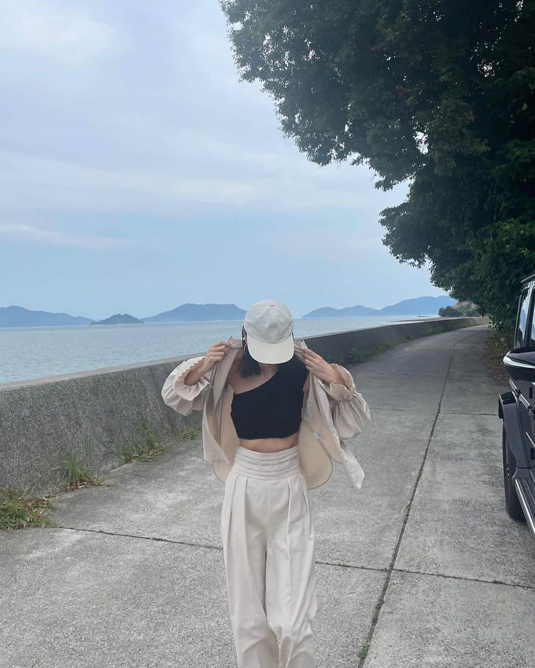 堀江直美さんのインスタグラム写真 - (堀江直美Instagram)「夏休みに入って海に山に忙しい息子👦🏻 遊び方がダイナミックで私もついて行くのに必死です🏃‍♀️笑  そして息子と駆け回る日は決まってセットアップ！ @hiand_official   山だろうか海だろうがもうこれしか無理🦀🐠🐚  日が暮れるまで沢山遊んだね🍉  #HIAND#ハイアンド#セットアップ#madeinjapan#帽子#帽子コーデ#サングラス#紫外線対策#夏休み#6歳男の子#ママコーデ#子育て#子育てママ#男の子ママ#hnhiand」8月17日 19時37分 - naomiiiiiiiiiiii