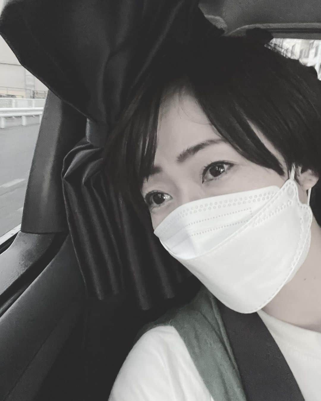 井上和香さんのインスタグラム写真 - (井上和香Instagram)「. 一昨日の朝から鼻がおかしい😢  何かに反応してるぞぉ？ なんのアレルギーだぁ？ よし、耳鼻がに行くかな。  . #ブタクサってもう時期なのかな #花粉症 #点鼻薬が欠かせません」8月17日 19時46分 - inoue_waka