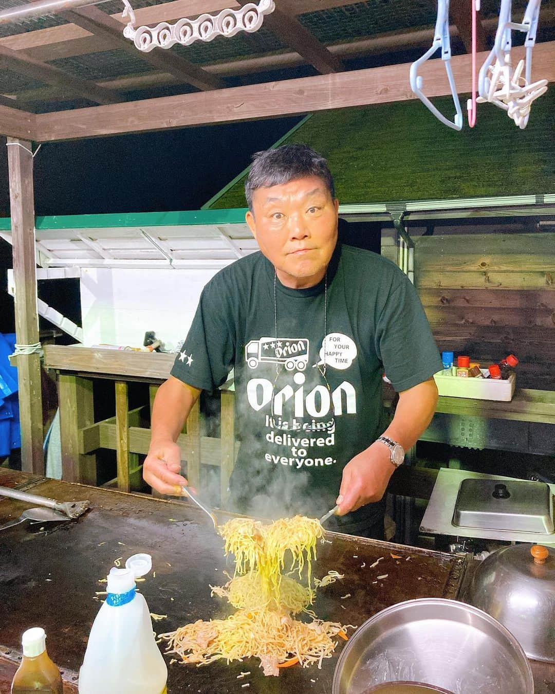 大西宏明さんのインスタグラム写真 - (大西宏明Instagram)「「夏の思い出」  毎年恒例の雅ジィジの別荘へ🏠🏖  ジャグジーにプールにプライベートビーチ⛱サップ🏄BBQ🍖 子供達からしたらホンマに楽園🤩 朝から夜中までテンションフルMAX⤴︎⤴︎⤴︎🤪  まだまだ帰りたくなかったみたいで帰り際には半べそ😭  今年も最高の夏休み🍉🍻過ごせました✨✨✨  #夏休み #家族でお出かけ  #2泊3日 #毎年恒例 #雅ジィジ #トミーズ雅 さん #別荘 #家族の時間  #ジャグジー #プール #ビーチ #bbq #サップ #ピザ窯 #うどん #最高の思い出  #シャツでか w #相席食堂 #お笑い #お笑い芸人  #漫才 #家族団欒 #お笑い好きな人と繋がりたい  #野球好きな人と繋がりたい  #焼肉好きな人と繋がりたい  #smile #ほなっ！！」8月17日 20時11分 - ohnishi_hiroaki_0428