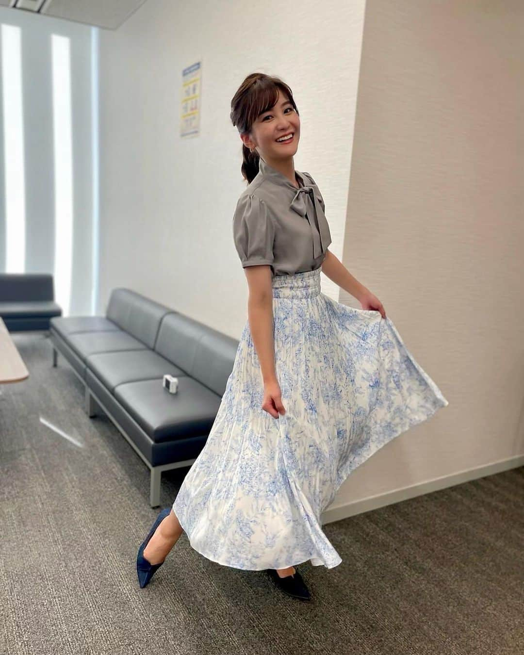 林美桜さんのインスタグラム写真 - (林美桜Instagram)「. #ワイドスクランブル　衣装 🫧 ブラウス・スカート @cheek.official アクセサリー @ete_official  #衣装#アナウンサー#テレビ朝日#ワイドスクランブル#ブラウス#スカート#ワンピース#アクセサリー#夏コーデ#ootd#fashion#아나운서 #장마#오오티디#코데#데일리룩#패션#코디스타그램」8月17日 22時26分 - miou0hayashi