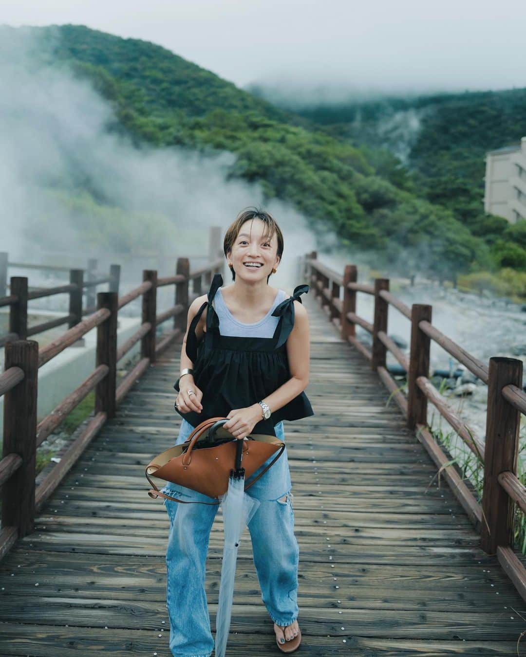 高山都さんのインスタグラム写真 - (高山都Instagram)「夏休み中、今年は夫と友人と長崎にいます。 硫黄臭と美しい田園と。 キャミソールは @oblekt_jp 色違いで持ってきた。」8月17日 22時43分 - miyare38