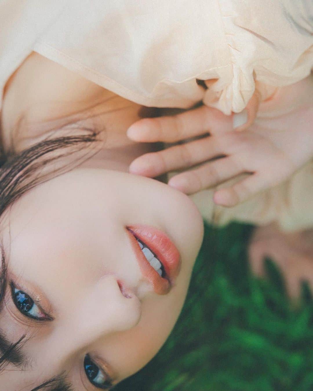 愛甲千笑美さんのインスタグラム写真 - (愛甲千笑美Instagram)「@cier.__official  ピンクとベージュのあいだの色♡ ちょっとくすみ色にして 肌に馴染みやすいカラーにしたよ🤲  @tokyojorkphotogram  東さん猛暑の中撮影 ありがとうございました🙇‍♀️  @mami_numata  かわいいヘアメイク ありがとうございました🤲♡」8月17日 23時34分 - chiemyyyyy
