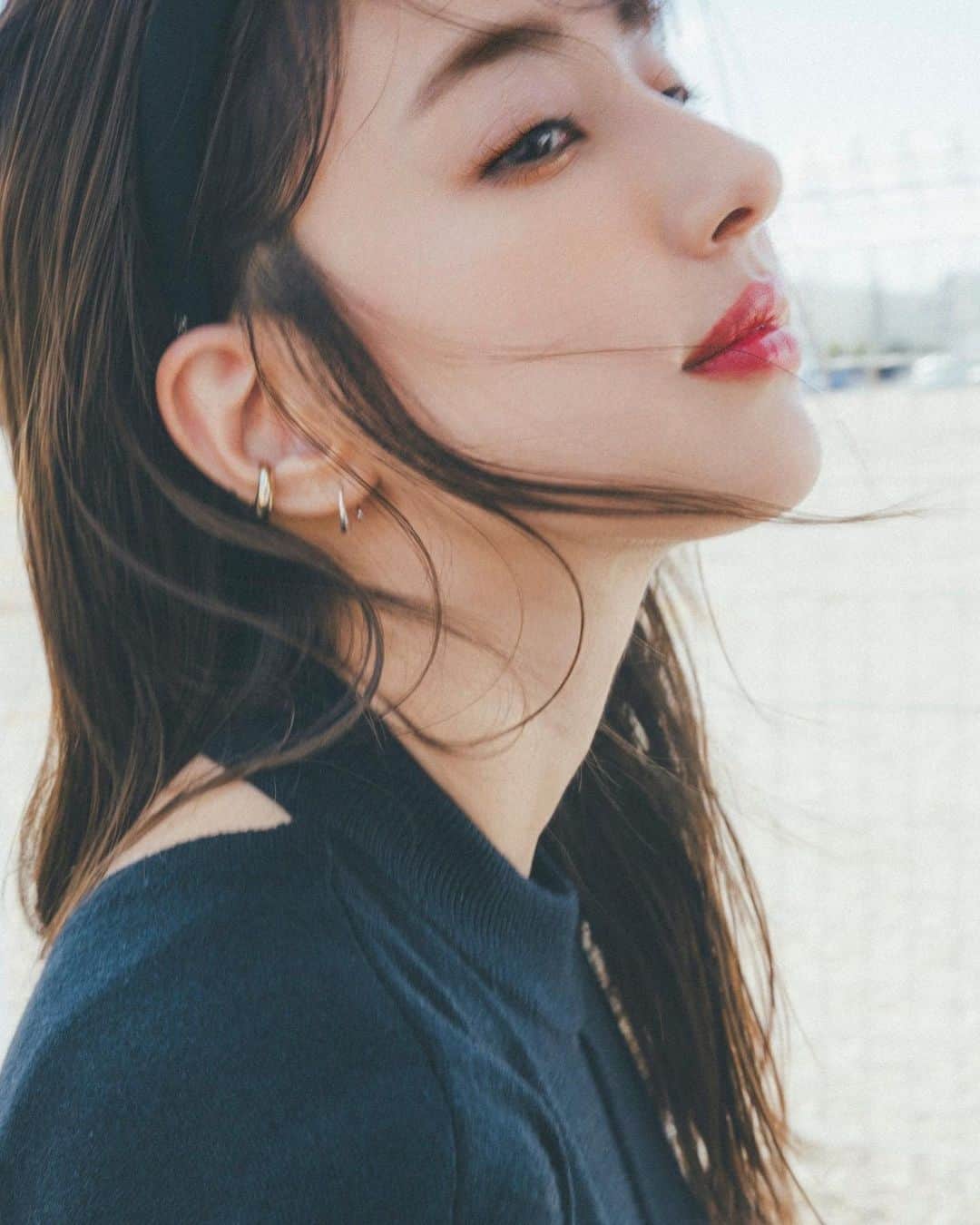 愛甲千笑美さんのインスタグラム写真 - (愛甲千笑美Instagram)「@cier.__official  ピンクとベージュのあいだの色♡ ちょっとくすみ色にして 肌に馴染みやすいカラーにしたよ🤲  @tokyojorkphotogram  東さん猛暑の中撮影 ありがとうございました🙇‍♀️  @mami_numata  かわいいヘアメイク ありがとうございました🤲♡」8月17日 23時34分 - chiemyyyyy