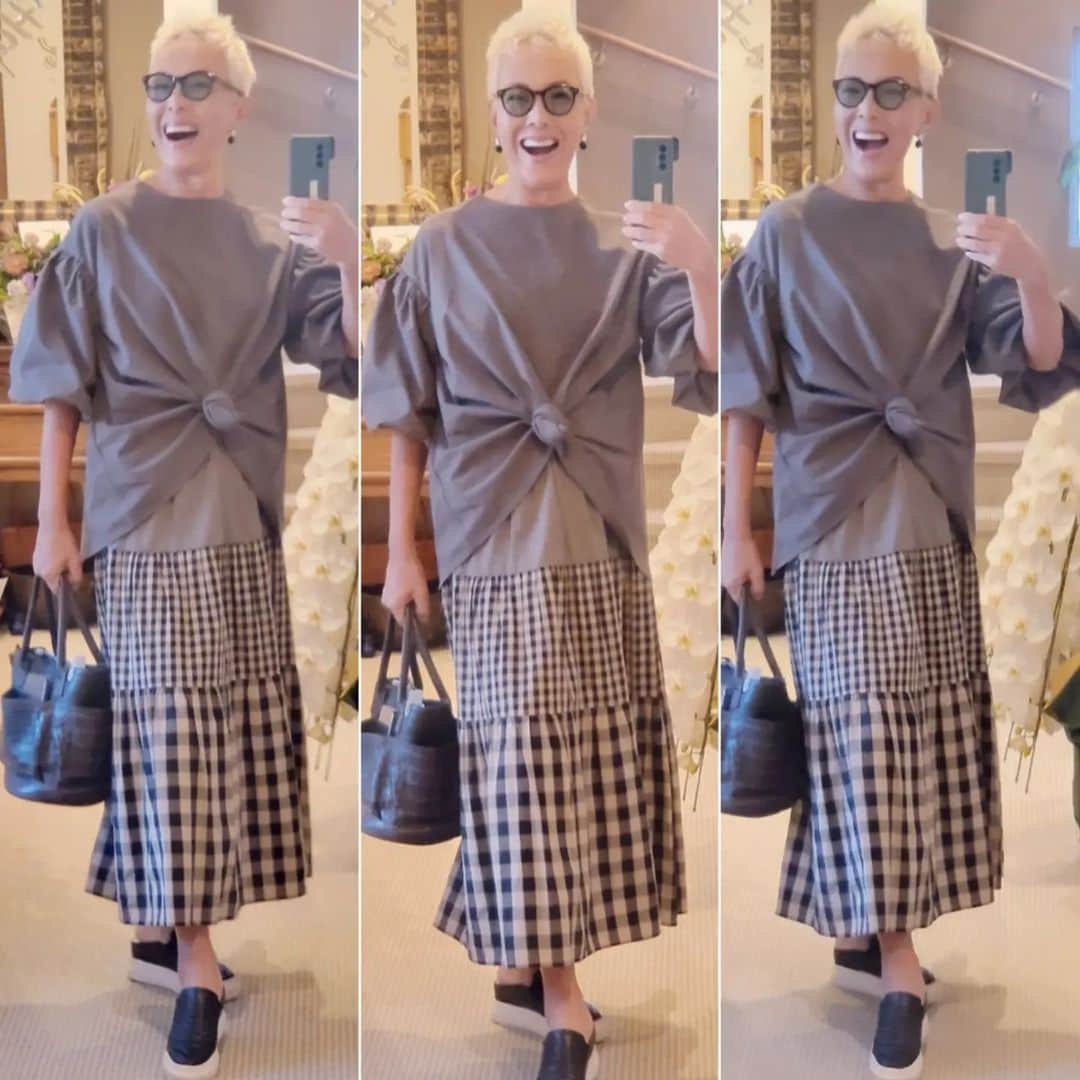 ピーターさんのインスタグラム写真 - (ピーターInstagram)「最近のお出掛けコーデ❤️  暑いから、 体にまとわりつかない、ゆったりめのワンピースやトップスが良いですね🎵(笑)  暑いから、皆さまも、お身体ご自愛下さいませ。 　　　　　　　 　　　　　　　慎之介拝  #ピーター #池畑慎之介 #真夏のコーデ  #ゆったり  #暑中お見舞い申し上げます。 #残暑お見舞い申し上げます。」8月18日 10時28分 - oziba1952