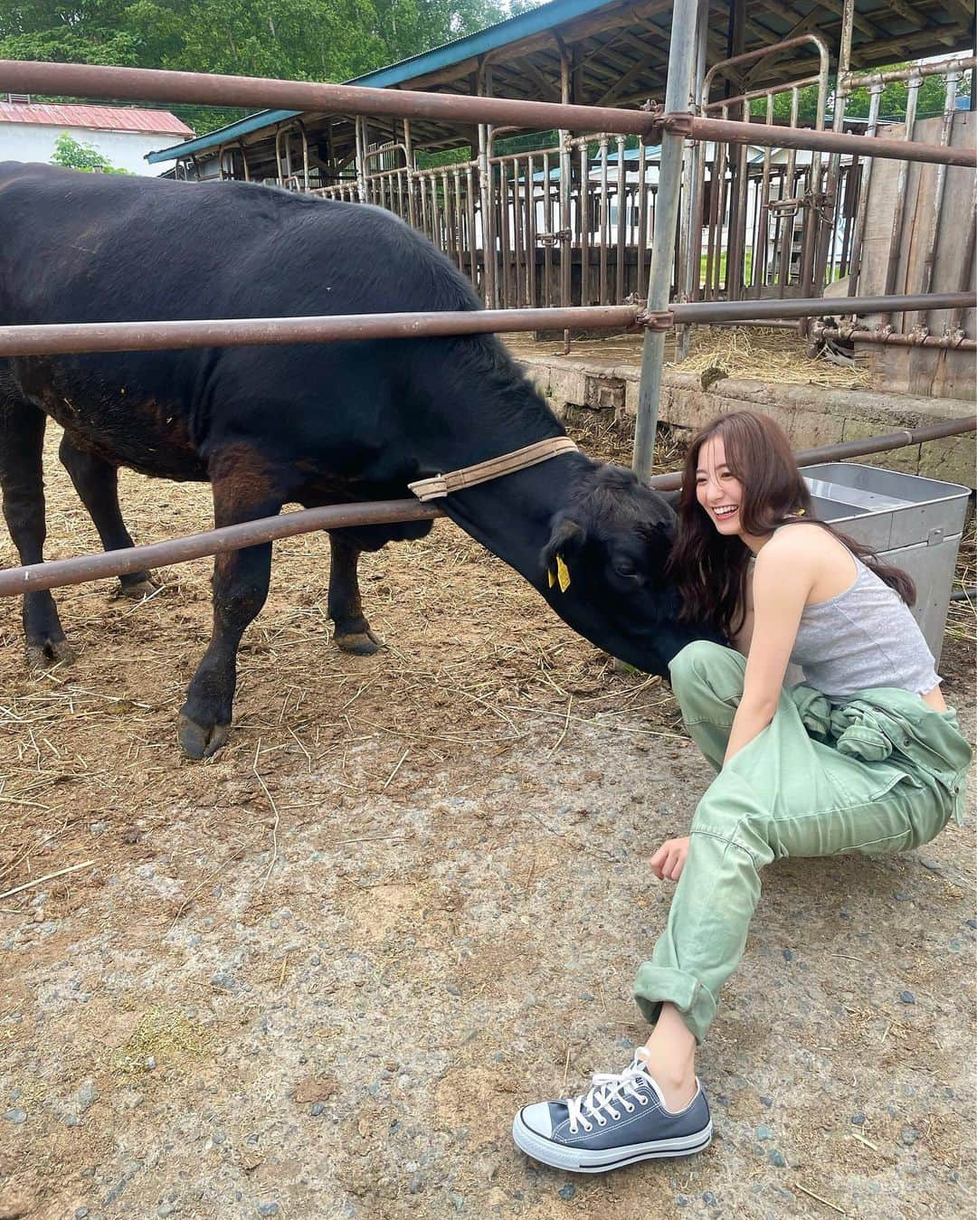 高田里穂さんのインスタグラム写真 - (高田里穂Instagram)「週刊ヤングジャンプ no.38  今日発売です🦋🦋  また同時に、デジタル写真集も出ています！  北海道の大自然の中、撮影したので そのワクワクが伝わる写真たちになっているかと思います🦒🦩☺️🌍  コンビニにダッシュ‼︎ 略してKDでよろしくお願いします🤲🏻  #ヤングジャンプ #北海道 #KD」8月18日 12時40分 - riho__takada