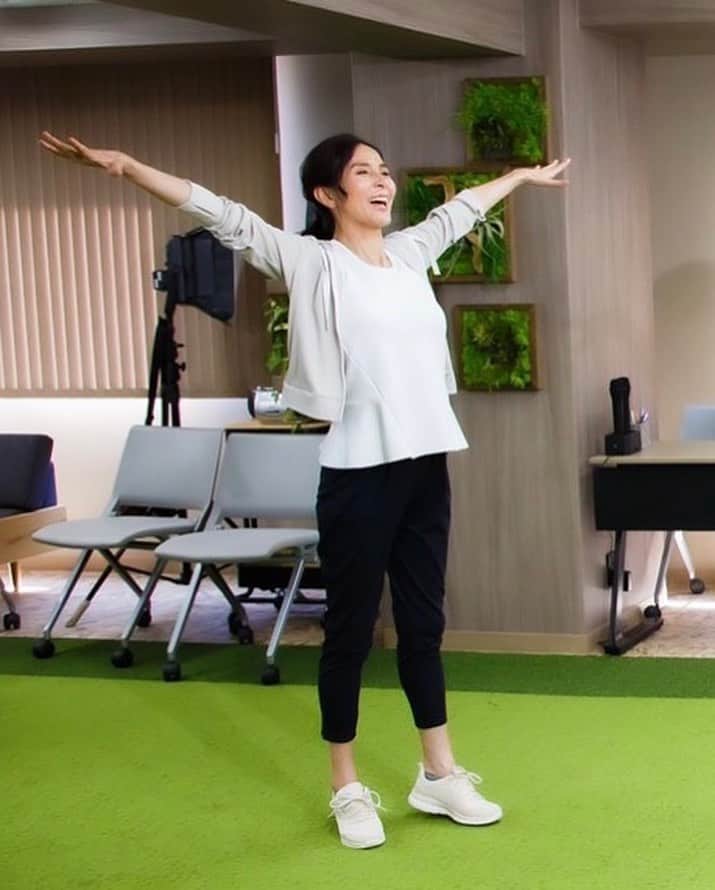 杉本彩さんのインスタグラム写真 - (杉本彩Instagram)「* * 撮影したばかりの映画「今ダンスをするのは誰だ」のシーンから！  衣装は、着心地がバツグンに良い  #アルヴォーブ さんのヨガウェアで🧘‍♀️  映画の公開、楽しみにしていてください😉  @albove_official #albove #アルヴォーブ」8月18日 14時47分 - sugimoto_aya0719