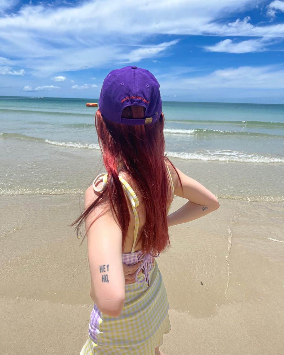 瀬戸あゆみさんのインスタグラム写真 - (瀬戸あゆみInstagram)「こっちに来て、毎日たくさん笑ってる💫 とにかく海がきれいで、夜も毎日長くて、人々は優しいし、最高なんだよな、サムイ……悪いところが見つからない😌😌  東京帰りたくないな〜って思いつつも、みなさん、土曜日はファミリーセールと私物フリマがありますよ🛍 詳しくは @dear_sisterhood のアカウントを見てね🌈  1番最後の写真みたいな感じで、船に寝転んでたら、日焼けしました！  土曜日、日焼けしたわたしに、会いに来てくださいっ！  #ayumi_journey」8月18日 17時50分 - setoayumi