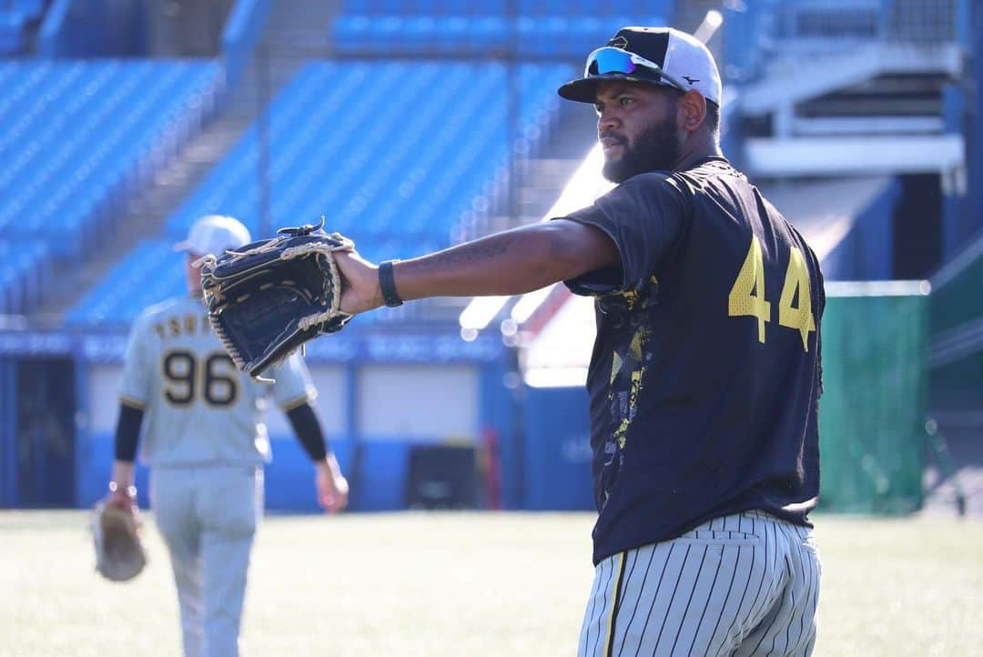 阪神タイガースさんのインスタグラム写真 - (阪神タイガースInstagram)「8月18日ヤクルト戦、本日の試合前練習の様子です！ #中野拓夢 選手 #長坂拳弥 選手 #糸原健斗 選手 #陽川尚将 選手 #伊藤将司 選手 #島本浩也 選手 #ラウルアルカンタラ 選手 #湯浅京己 選手 #浜地真澄 選手 #岩貞祐太 選手 #阪神タイガース  #イチにカケル！」8月18日 18時11分 - hanshintigers_official