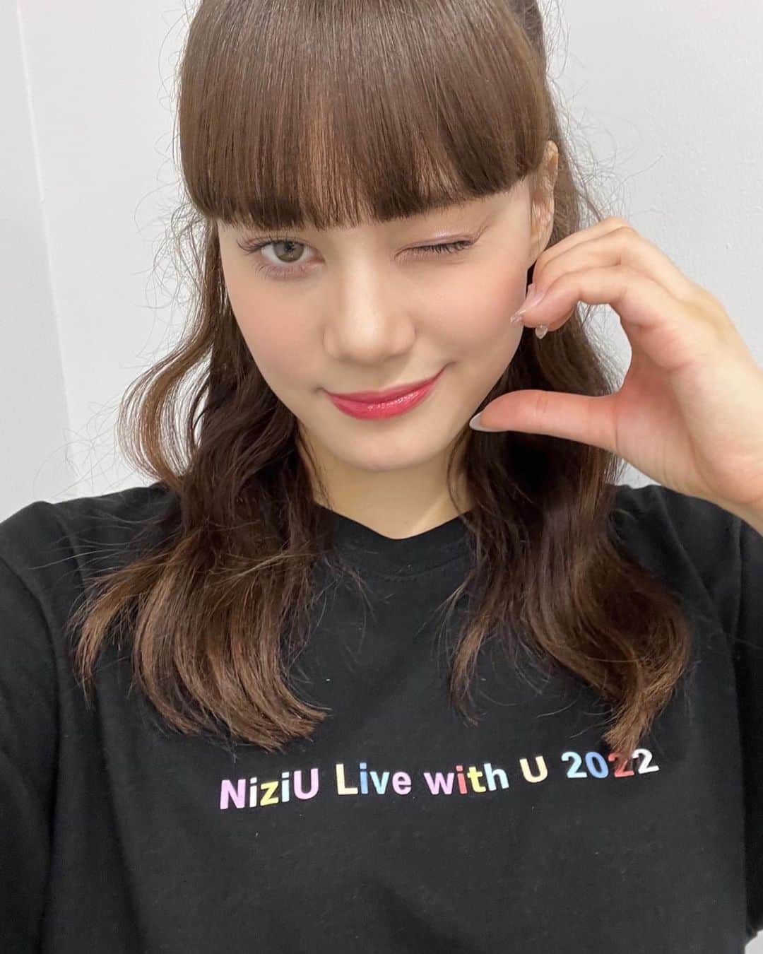 NiziUさんのインスタグラム写真 - (NiziUInstagram)「2日間本当に幸せでした✨ 福岡ありがとう、愛しとうよ〜💕💕  이틀 동안 정말 행복했어요✨ 후쿠오카 고맙고 사랑해💕💕 (루피피스 했당ㅎㅎ)  These past two days were the happiest I’ve ever been✨ Thank you Fukuoka, I love you sm💕💕  #niziu #withu #nina #Light_it_Up」8月18日 20時16分 - niziu_artist_official
