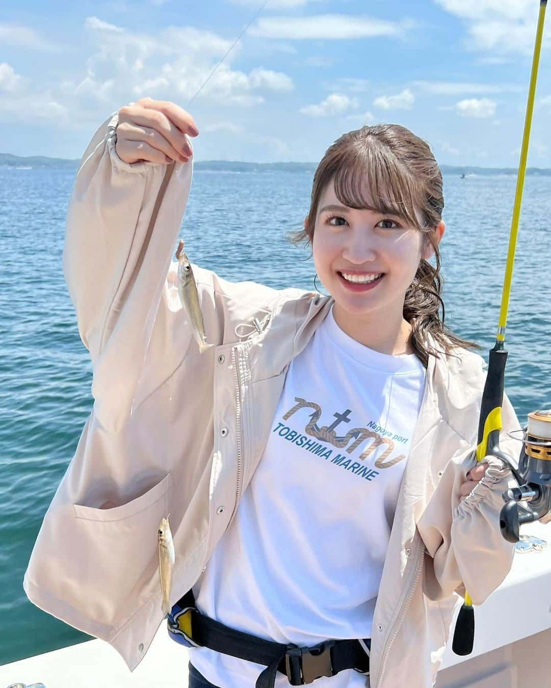 沢井里奈さんのインスタグラム写真 - (沢井里奈Instagram)「⠀ ⠀ 先日、飛島マリンさんから クルージング🛥🫧  そして人生で初めてキス釣りをしました‪🎣‬✨ 予想以上に沢山釣る事ができて 嬉しかった、、🥹💕💕  二匹一気に釣れたり、大きものが釣れたり、 楽しくて夢中になって釣ってました🤣🤣🤣  天ぷらで食べました！！ 美味しすぎて感動だた☺️❤️ (一尾自分で捌きました。笑) ⠀ ⠀ #飛島マリン #キス釣り #二級小型船舶操縦士」8月18日 20時43分 - sawairina