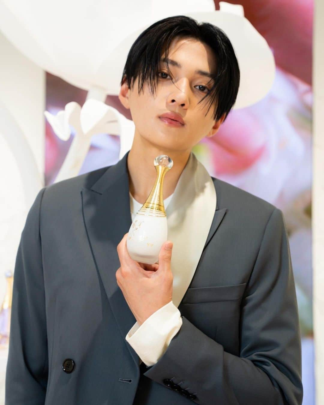 八木勇征さんのインスタグラム写真 - (八木勇征Instagram)「・ THE DIOR EXTRAORDINARY GARDEN at Isetan Shinjuku  ルームフレグランスにも使いたい 素敵な香りでした🪷  @diorbeauty @dior #ジャドール #ルージュディオールフォーエヴァースティック」8月18日 20時46分 - yuseiyagi_official