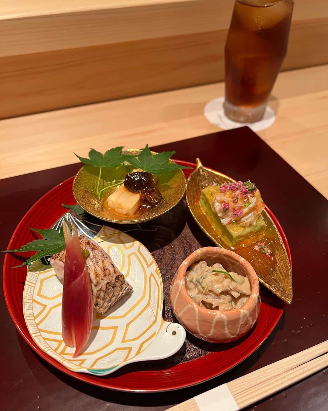 和栗汐里さんのインスタグラム写真 - (和栗汐里Instagram)「美味🥢  🦀🐡 @yoetsu_akasaka  食べたこと無いような 贅沢な料理のコース、、  私は大好きな蟹が食べられて 本当に幸せでした///  ぷりぷりのボリューミーな 新鮮な蟹さん美味しすぎ🥰  女子会楽しすぎたなぁ🧡 みんな優しくてまた集まりたい!!!  よう悦は会員制だけど LINE@に追加するだけで 誰でも予約できるよ〜っ♡♡  予約やお問い合わせなど LINE@はこちら ↓ https://lin.ee/EGIvyUB  📍東京都港区赤坂６丁目１２−１１  赤坂甲陽ビル 1F 赤坂四季庵よう悦  ぜひ行ってみてください☺︎❤︎‪  #赤坂 #赤坂グルメ #赤坂ディナー  #蟹 #蟹しゃぶ #蟹料理 #河豚 #ふぐ」8月18日 23時18分 - shipi0520