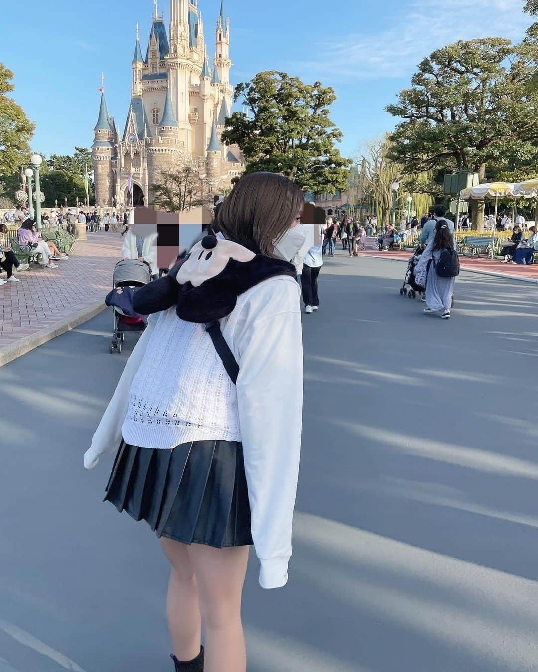 美女naviさんのインスタグラム写真 - (美女naviInstagram)「【美女navi ☻*】#ディズニーランド 🥰 * * 今回ご紹介させていただく方は❤️ 福山梨乃(りのまる) さん ▶️▷ @rinomaru_  * * # Repost . . (飲食時のみマスク外してます) . . 福山梨乃(りのまる) さん のアカウントには 他にも素敵な投稿が(*´﹀`) ぜひ覗いてみてくださいね🧡 * * 美女navi掲載希望の方は⇒ @bijo_navi ❤️と # 美女ナビ , # 美女navi タグ付け * 10代限定姉妹アカウント 美少女navi掲載希望の方は⇒ @bishojo_navi 💛と # ビショウジョナビ タグ付け * お願いします✨✨ * * 次回もお楽しみに...😍 * * #naturalbeauty #国内旅行 #シンプルコーデ #ボブ #ストレートヘア  #サラサラヘアー #さらさらヘアー #ボブアレンジ #カチューシャアレンジ #女子力アップ #オトナ女子 #大人可愛い #ナチュラルメイク #女子力向上 #お出かけ #お出かけスポット #お出かけコーデ #休日の過ごし方 #映え写真 #映えカフェ #ワントーンコーデ #マスカラ」8月19日 9時00分 - bijo_navi