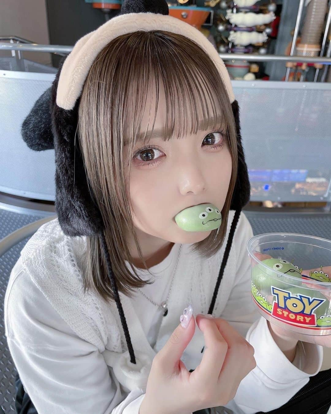 美女naviさんのインスタグラム写真 - (美女naviInstagram)「【美女navi ☻*】#ディズニーランド 🥰 * * 今回ご紹介させていただく方は❤️ 福山梨乃(りのまる) さん ▶️▷ @rinomaru_  * * # Repost . . (飲食時のみマスク外してます) . . 福山梨乃(りのまる) さん のアカウントには 他にも素敵な投稿が(*´﹀`) ぜひ覗いてみてくださいね🧡 * * 美女navi掲載希望の方は⇒ @bijo_navi ❤️と # 美女ナビ , # 美女navi タグ付け * 10代限定姉妹アカウント 美少女navi掲載希望の方は⇒ @bishojo_navi 💛と # ビショウジョナビ タグ付け * お願いします✨✨ * * 次回もお楽しみに...😍 * * #naturalbeauty #国内旅行 #シンプルコーデ #ボブ #ストレートヘア  #サラサラヘアー #さらさらヘアー #ボブアレンジ #カチューシャアレンジ #女子力アップ #オトナ女子 #大人可愛い #ナチュラルメイク #女子力向上 #お出かけ #お出かけスポット #お出かけコーデ #休日の過ごし方 #映え写真 #映えカフェ #ワントーンコーデ #マスカラ」8月19日 9時00分 - bijo_navi