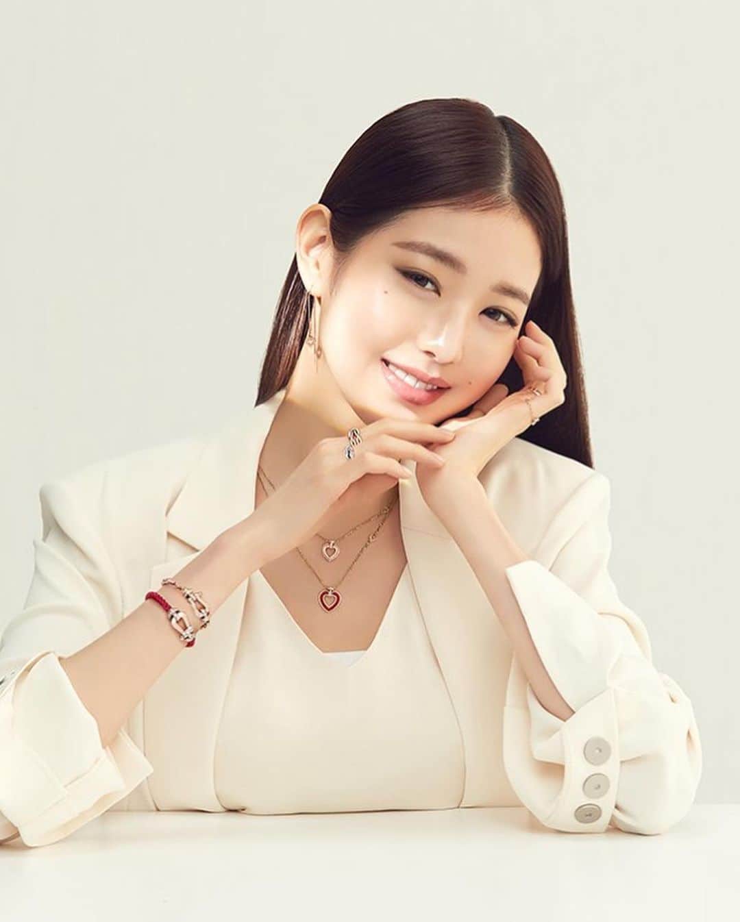 チャン・ウォニョンさんのインスタグラム写真 - (チャン・ウォニョンInstagram)「IVE Jang Wonyoung was selected as the first Korean ambassador for French modern jewelry brand ‘FRED’ 🤍  #IVE #JANGWONYOUNG #WONYOUNG #아이브 #장원영 #원영」8月19日 11時25分 - wonyoung__ive