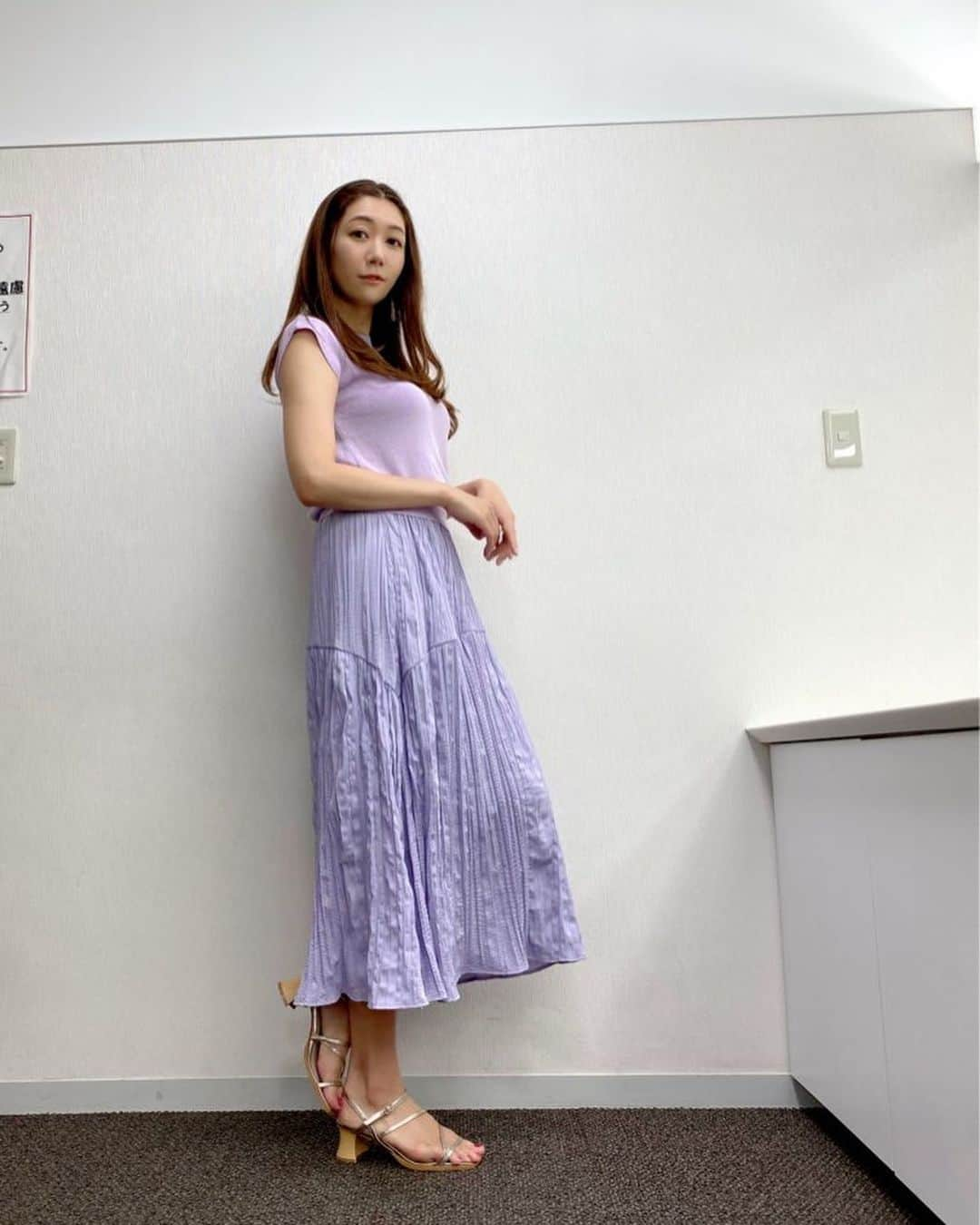 穂川果音さんのインスタグラム写真 - (穂川果音Instagram)「木曜アベプラ衣装👗 カラッとした空気になりつつありますが、気温は高いので、熱中症対策は引き続き行ってようにしてくださいね〜  #アベプラ　#気象予報士　#明日コレ着よコーデ　　#ほかのん #fashion #cordinate  　#ファッション #猛暑日コーデ 　#fashion #cordinate #weatherreport #お天気コーデ 　　#8月コーデ　 　#アナウンサーコーデ　　#初夏コーデ　#ワンピースコーデ  #パープルコーデ　#ワントーンコーデ  　#夏色コーデ　#お天気キャスター　#weatherforecast #お天気お姉さんコーデ 　#170センチコーデ」8月19日 13時24分 - hokawakanonn