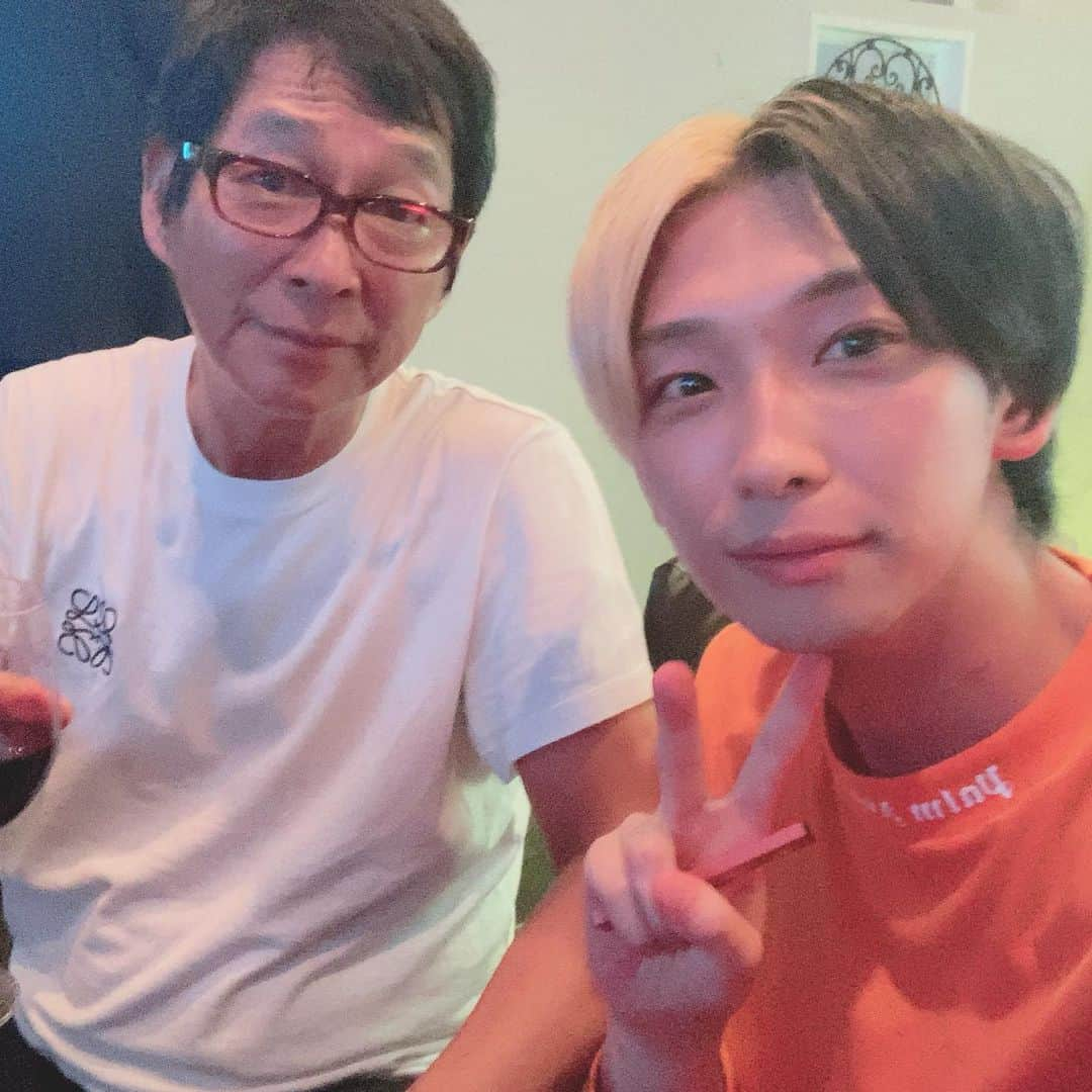 Hikaru（ヒカル）さんのインスタグラム写真 - (Hikaru（ヒカル）Instagram)「さんまさんと会って話すことができた  心が躍った  なんていうかずっとテレビで見てきた人でテレビ大好きで育った俺からするとレジェンドすぎて感動したし興奮した  夢のような時間で忘れられない1日  めちゃくちゃ面白い話たくさんあるから早くみんなに共有したい  いつかYouTubeで話すわ」8月19日 14時59分 - tadanokarisuma