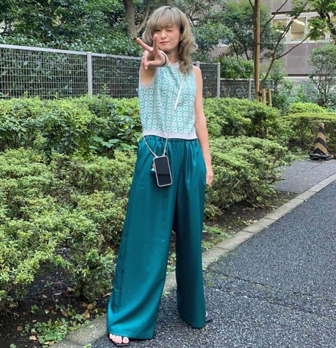 西山茉希さんのインスタグラム写真 - (西山茉希Instagram)「#衣装 #🌳💚🌳  ニットトップス×ワイドパンツ。 @noisemaker_jpn   生命線極短同盟の皆さんがこんなにいるなんて。。。 仲間達から届くメッセージに爆笑しております。  #生命線の話なのにKY線言われる #生命線の話にのにM線言われる #手相っておもしろいね #🤗」8月19日 17時18分 - maki.nshiyama50