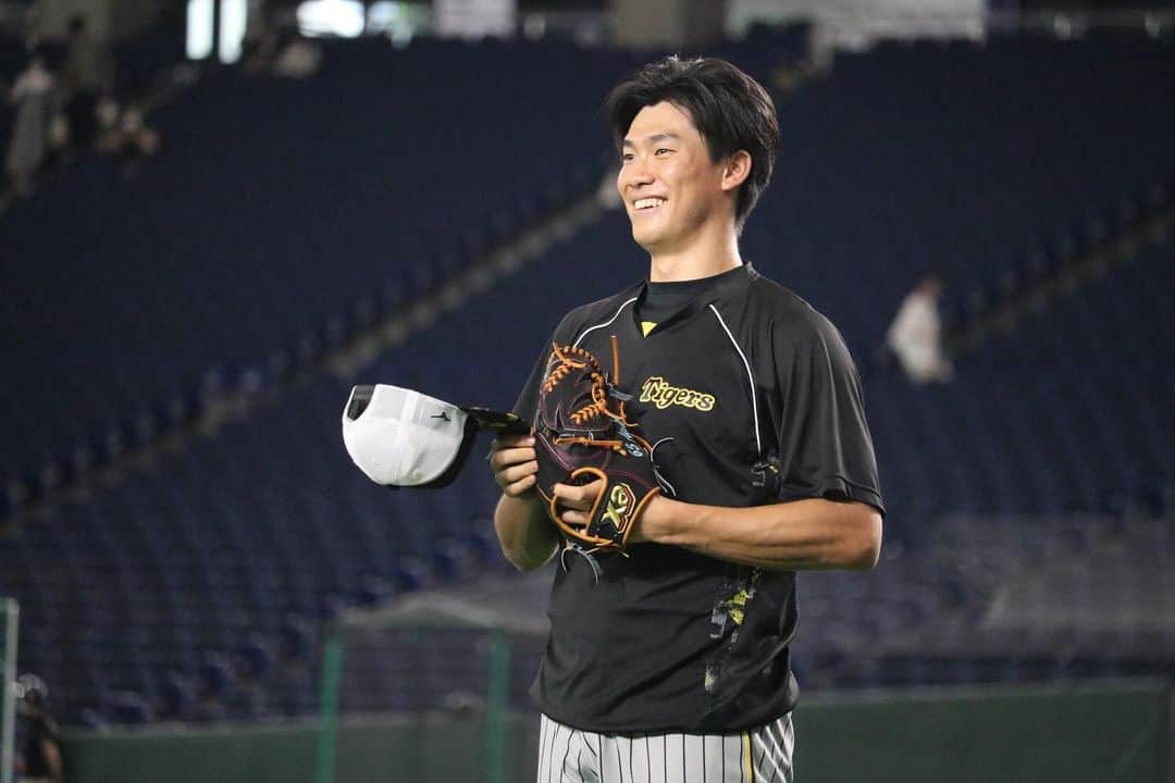 阪神タイガースさんのインスタグラム写真 - (阪神タイガースInstagram)「8月19日巨人戦、本日の試合前練習の様子です！ #大山悠輔 選手 #中野拓夢 選手 #坂本誠志郎 選手 #木浪聖也 選手 #湯浅京己 選手 #ラウルアルカンタラ 選手 #西純矢 選手 #加治屋蓮 選手 #藤浪晋太郎 選手 #カイルケラー 選手 #岩貞祐太 選手 #阪神タイガース  #伝統の一戦  #イチにカケル！」8月19日 18時12分 - hanshintigers_official