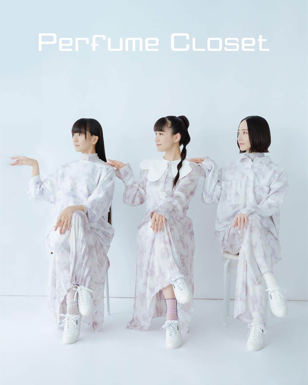 Perfumeさんのインスタグラム写真 - (PerfumeInstagram)「Perfume Closet から初となるスニーカーの発売が決定👟✨  さらに！発売に先がけ明日から開幕する Perfume 9th Tour "PLASMA" ライブ会場で商品展示も行います💫 ツアーにお越しの皆さん、会場にてスニーカーと メンバーの撮り下ろし写真をぜひチェックしてみてください👀  発売は10/7(金)から👏 お楽しみに💭 詳細はストーリーズのリンクから🔗  Happy to announce Perfume Closet’s new item “Sneakers” will be on sale from Oct.7! Also it’s going to be displayed at “Perfume 9th Tour 2022 ‘PLASMA’”, each tour venue in advance of sales👟✨ Make sure to check it out👀  more info- link in stories.  #PerfumeCloset #prfm」8月19日 19時01分 - prfm_official