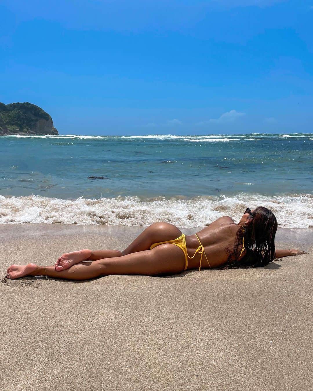 SÜMIREさんのインスタグラム写真 - (SÜMIREInstagram)「. Instagram vs Reality  One second after this...🤣👉🏽 I got seawater in my nose and it hurt🤧 Instagramming is hard🤭💦 . 1枚目の写真の1秒後には… 海水が鼻に入って痛かった〜🤧 インスタ映えは大変🤷🏽‍♀️🤣 . #beach#beachgirl#bikini#sunkissed  #summer#japan#japanesegirl #守谷海水浴場#インスタ映え#筋トレ女子 #パーソナルトレーナー#ビキニ女子」8月19日 19時27分 - 12_sumiregram_26