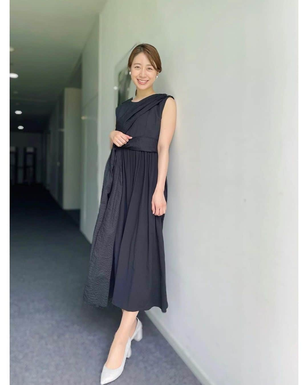 林美沙希さんのインスタグラム写真 - (林美沙希Instagram)「. 今週もお疲れ様でした☺︎ 今日はバタバタでうまく対応出来ず反省です🙇‍♀️ . 白と黒のワンピース🤍🖤 素敵なワンピでした！  #annニュース #ワイドスクランブル #林美沙希 #衣装 #ootd #ワンピースコーデ」8月19日 19時31分 - misaki0hayashi