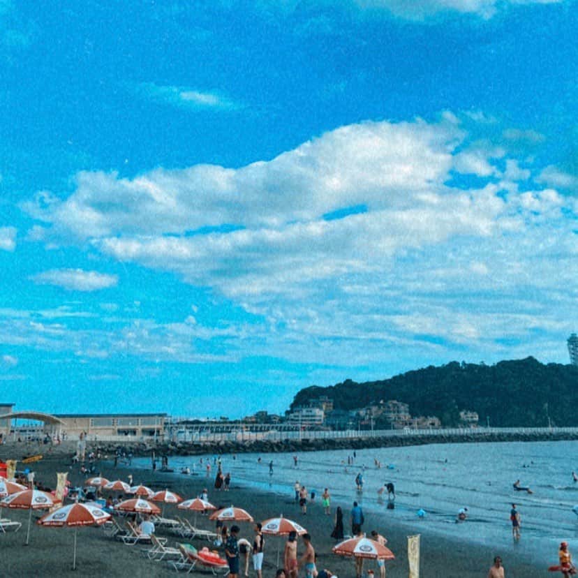 辻りりささんのインスタグラム写真 - (辻りりさInstagram)「. #enoshima #beach #watermelon」8月19日 ...