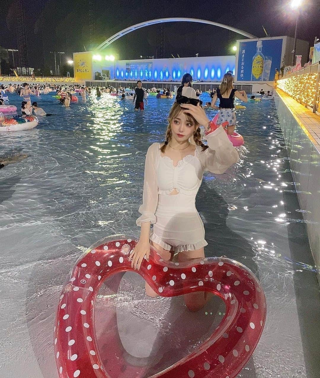 LILIKAさんのインスタグラム写真 - (LILIKAInstagram)「初ナイトプールしてきた🌙‪‪𓂃 🏊 最高に楽しかったまた行きたい¨̮⃝」8月19日 19時41分 - _093024_