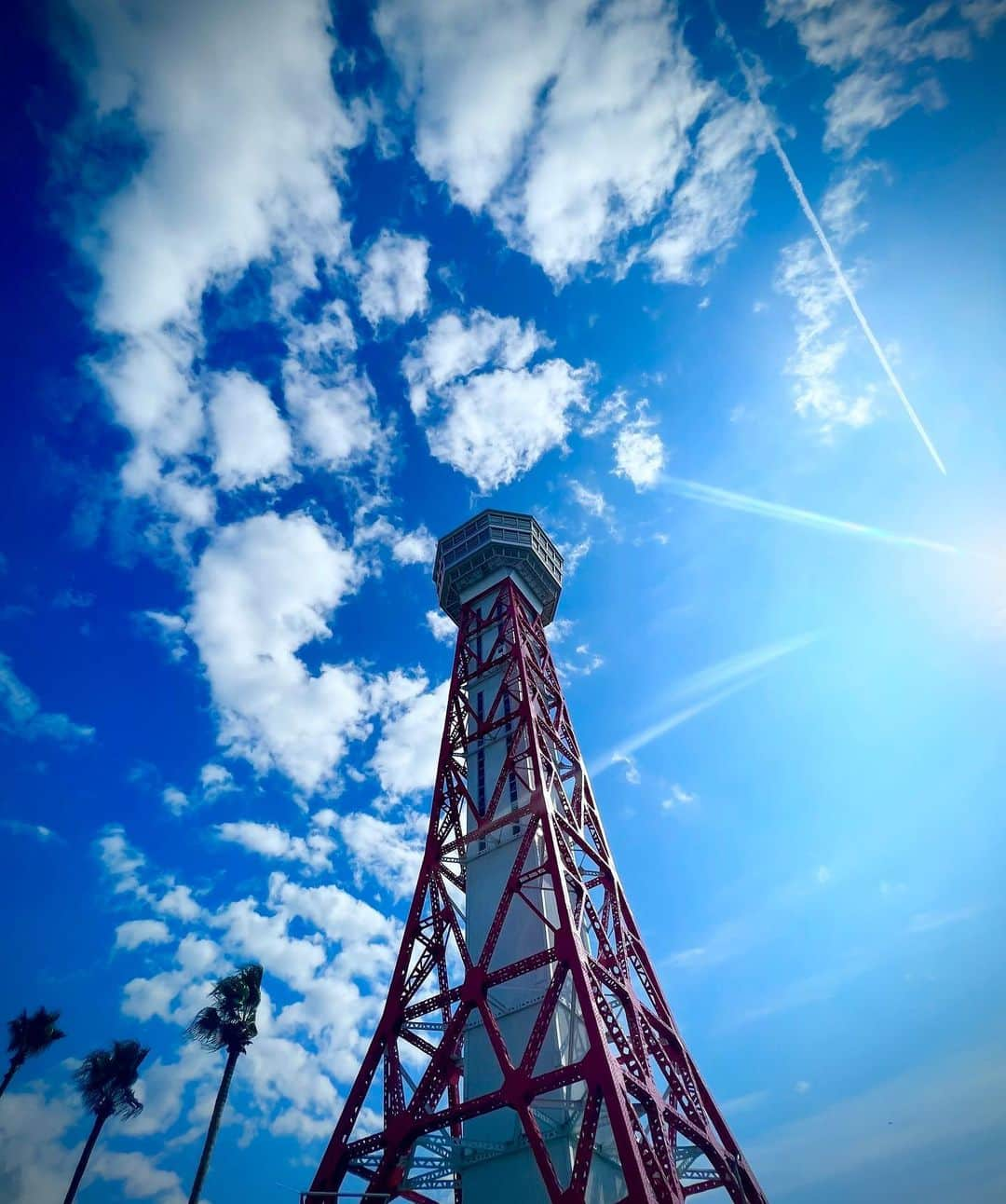 氷川きよしさんのインスタグラム写真 - (氷川きよしInstagram)「気分転換に急シリーズで志賀島へ。 福岡ドーム&福岡タワー。  シャレとるアイスキャンディー。 🍓🥭 博多埠頭のタワー。  鳳凰雲。  みんなに見せたかったhappy景色🤍  明日もみんな頑張るとよ！  by Kiina  #氷川きよし #hikawakiyoshi #kii #kiina #kiinatural #キヨラー」8月19日 23時45分 - hikawa_kiyoshi_official