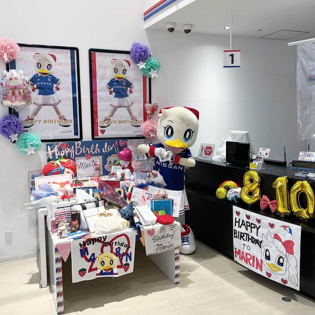 小山愛理さんのインスタグラム写真 - (小山愛理Instagram)「⁡ 今夜のキクマリでは、先日私も参加したマリンちゃんのおたんじょう日会の模様をお届けしました🎀 ⁡ マリンちゃんには私が作ったゲーフラをプレゼントしました〜☺️❤️ 初めてゲーフラを作ってみて、改めていつものみなさんが掲げているゲーフラのレベルの高さを感じさせられました… この日のために何度マリンちゃんの似顔絵を練習したか😂 出来栄えはどうでしょうか？？👩🏻‍🎨 ⁡ ⁡」8月20日 0時25分 - koyama_airi