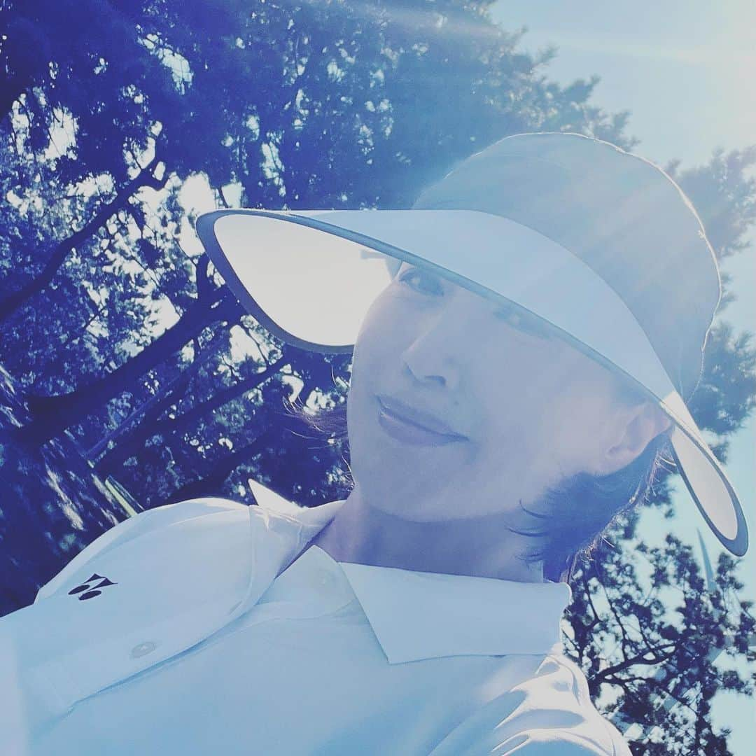 高島礼子さんのインスタグラム写真 - (高島礼子Instagram)「汗だく💦 中々、上達しない けど⛳️気持ちいい  #ゴルフ #楽しい #頑張る #癒されます #ヨネックス」8月20日 1時33分 - reico.official