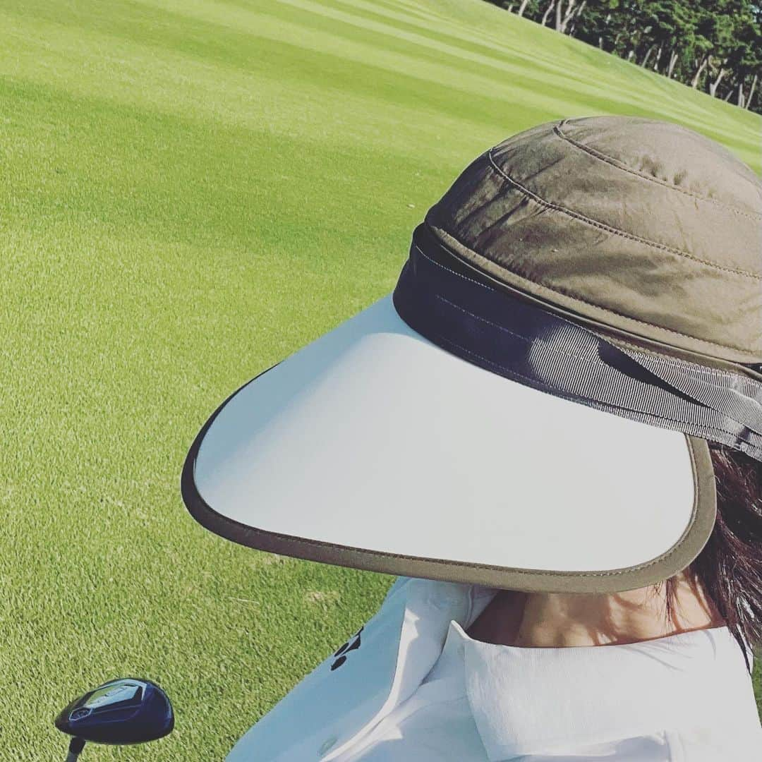 高島礼子さんのインスタグラム写真 - (高島礼子Instagram)「汗だく💦 中々、上達しない けど⛳️気持ちいい  #ゴルフ #楽しい #頑張る #癒されます #ヨネックス」8月20日 1時33分 - reico.official