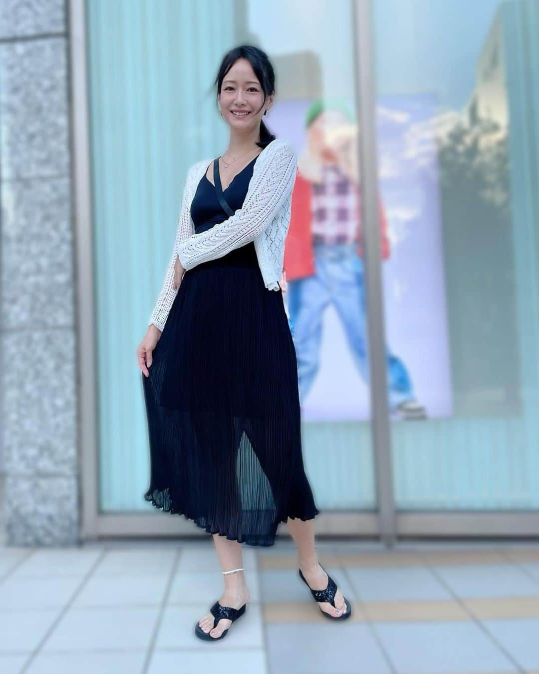 吉山りささんのインスタグラム写真 - (吉山りさInstagram)「👗💞 今月の服が今までで1番当たり❣️  ってくらいプチプラでコスパ最強💗  全身コーデで6000円しない😍✨（クーポンで5000円くらい🫶🏻）   ✔︎カーデの着心地最高🫶🏻 ✔︎キャミはブラトップでサラりとした生地✨ ✔︎︎︎︎スカートはウエストゴムだしスリットで歩きやすい❣️ ✔︎︎︎︎軽いビーサンとミニショルダーの価格破壊😍💕  まだまだ夏を終わらせない🧜🏻‍♀️💗  📍クーポンコードで割引🫶🏻  ↓↓↓ 『risayoshiyama』 （※ご購入手続き→クーポン適用で記入⭕️）    ✅1～5,999円まで15%OFF  ✅6000円以上は20%OFF （⚠️9月30日まで）  @shein_japan @sheinofficial  #shein #shein購入品 #sheinstyle #SHEINforall #SHEIN  📍risayoshiyama(extra 15%~20% off, valid until 9/30)   #ファッション  #ファッションコーデ  #プチプラコーデ  #40代コーデ  #summer  #全身コーデ  #ファッショングラム  #インスタファッション    #吉山りさ #モデル #フリーモデル #撮影モデル  #アパレル  #温泉女子  #fashion」8月20日 7時50分 - oreorerisa