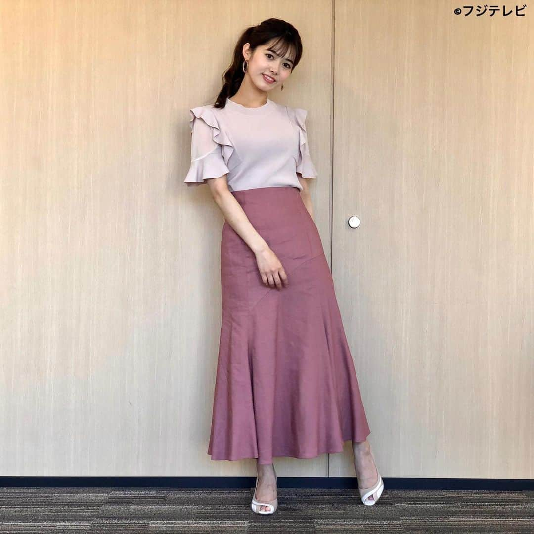 フジテレビ「めざましテレビ」さんのインスタグラム写真 - (フジテレビ「めざましテレビ」Instagram)「ファッション雑誌CanCamとコラボした お天気コーナー「きょう何着て行く？」 谷尻萌の毎日のコーデを紹介♪  ８月１９日（金）　　  【今日のコーデ】 ・ニット→ @noela_official 　　１万１０００円　　 ・スカート→ @mystrada_official 　１万９８００円　 ・靴→ @kanematsu_official 　　３万５２００円 ・イヤリング→ @mimi33_global ３６３０円    【コーデのポイント】 濃淡の異なるピンクを合わせたグラデーション配色で 華やかに😊✨  ややくすみがかった色でまとめると 派手になりすぎず大人っぽく着こなせます🙆‍♀️  足元は肌なじみのいいベージュパンプスですっきりと❣️    #めざましテレビ #きょう何着て行く？ #谷尻萌 #今日のコーデ #コーデ #CanCam #今日のファッション#ootd #きょう何着て行く？は月〜金朝6時22分ごろ放送📺  #もえちゃん #きれいめコーデ #きれいめカジュアル #大人コーデ #夏コーデ #オフィスカジュアル #上品コーデ #アナウンサー衣装」8月20日 10時18分 - mezamashi.tv