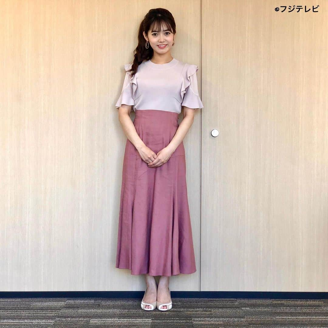 フジテレビ「めざましテレビ」さんのインスタグラム写真 - (フジテレビ「めざましテレビ」Instagram)「ファッション雑誌CanCamとコラボした お天気コーナー「きょう何着て行く？」 谷尻萌の毎日のコーデを紹介♪  ８月１９日（金）　　  【今日のコーデ】 ・ニット→ @noela_official 　　１万１０００円　　 ・スカート→ @mystrada_official 　１万９８００円　 ・靴→ @kanematsu_official 　　３万５２００円 ・イヤリング→ @mimi33_global ３６３０円    【コーデのポイント】 濃淡の異なるピンクを合わせたグラデーション配色で 華やかに😊✨  ややくすみがかった色でまとめると 派手になりすぎず大人っぽく着こなせます🙆‍♀️  足元は肌なじみのいいベージュパンプスですっきりと❣️    #めざましテレビ #きょう何着て行く？ #谷尻萌 #今日のコーデ #コーデ #CanCam #今日のファッション#ootd #きょう何着て行く？は月〜金朝6時22分ごろ放送📺  #もえちゃん #きれいめコーデ #きれいめカジュアル #大人コーデ #夏コーデ #オフィスカジュアル #上品コーデ #アナウンサー衣装」8月20日 10時18分 - mezamashi.tv