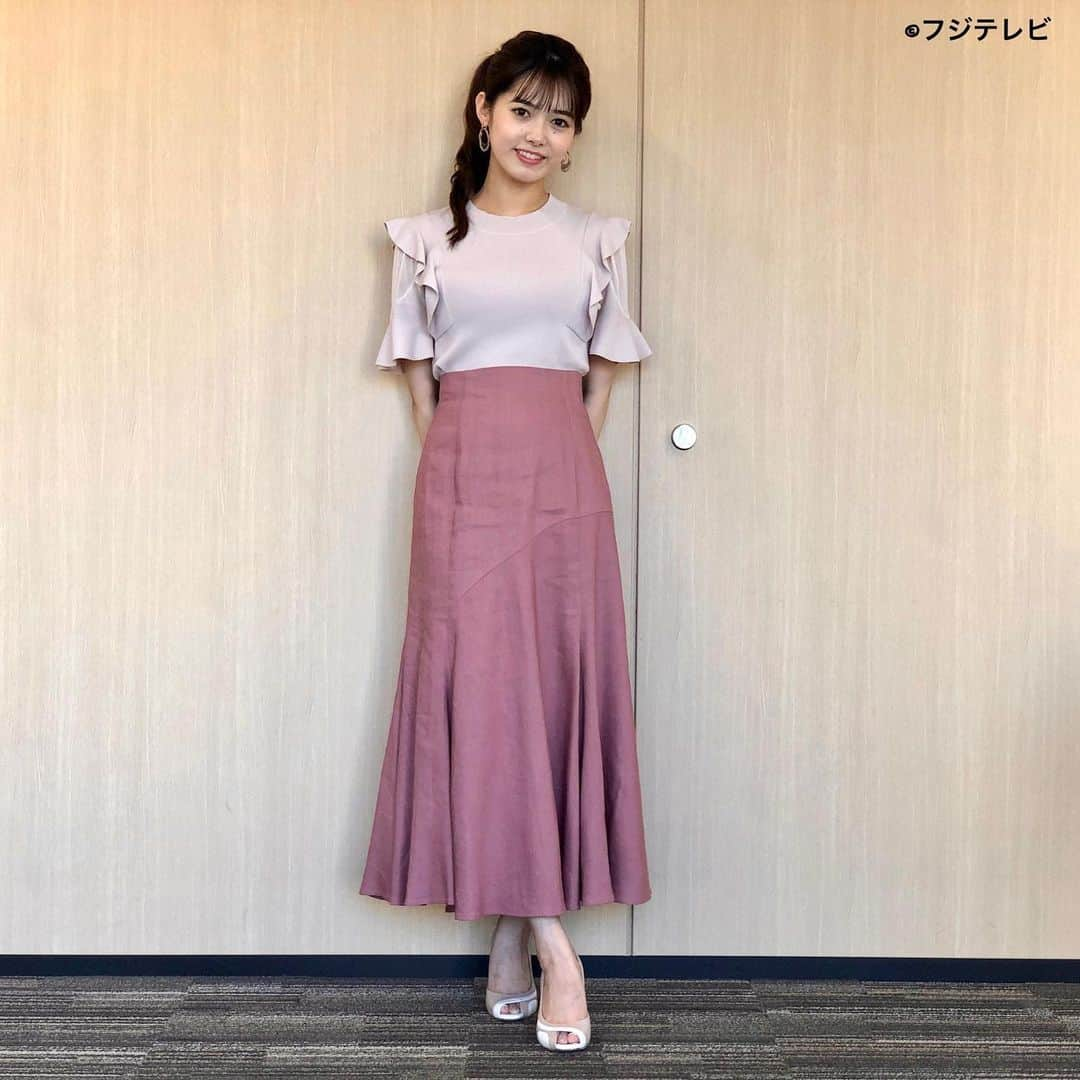 フジテレビ「めざましテレビ」さんのインスタグラム写真 - (フジテレビ「めざましテレビ」Instagram)「ファッション雑誌CanCamとコラボした お天気コーナー「きょう何着て行く？」 谷尻萌の毎日のコーデを紹介♪  ８月１９日（金）　　  【今日のコーデ】 ・ニット→ @noela_official 　　１万１０００円　　 ・スカート→ @mystrada_official 　１万９８００円　 ・靴→ @kanematsu_official 　　３万５２００円 ・イヤリング→ @mimi33_global ３６３０円    【コーデのポイント】 濃淡の異なるピンクを合わせたグラデーション配色で 華やかに😊✨  ややくすみがかった色でまとめると 派手になりすぎず大人っぽく着こなせます🙆‍♀️  足元は肌なじみのいいベージュパンプスですっきりと❣️    #めざましテレビ #きょう何着て行く？ #谷尻萌 #今日のコーデ #コーデ #CanCam #今日のファッション#ootd #きょう何着て行く？は月〜金朝6時22分ごろ放送📺  #もえちゃん #きれいめコーデ #きれいめカジュアル #大人コーデ #夏コーデ #オフィスカジュアル #上品コーデ #アナウンサー衣装」8月20日 10時18分 - mezamashi.tv