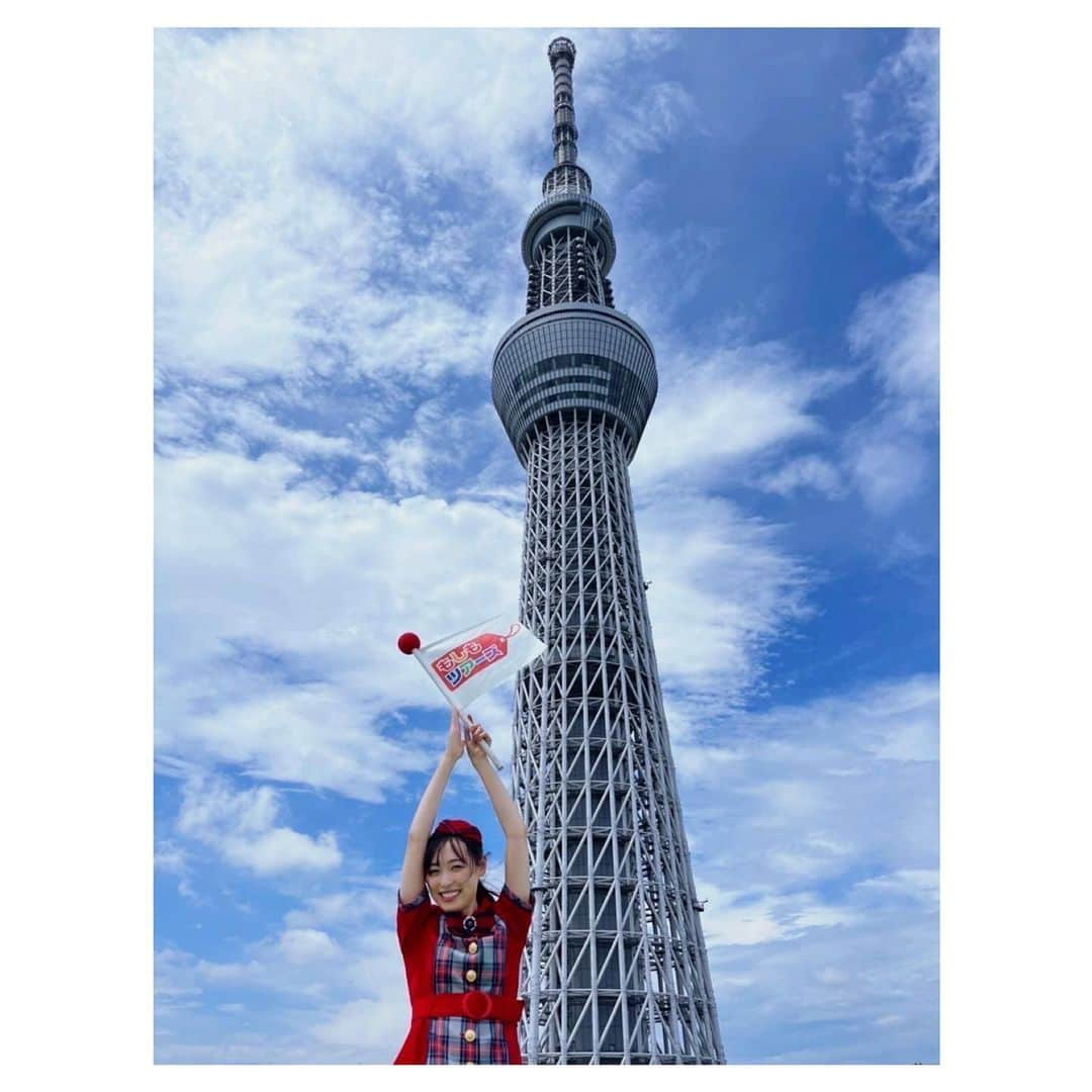 福原遥さんのインスタグラム写真 - (福原遥Instagram)「. なんと！なんと！  本日18時30分から放送の 「＃もしもツアーズ 」に久しぶりの 「#もしツアガイド 」として出演させていただきます☺︎  実は私の大好きな「もしもツアーズ」は2002年10月にスタートし、20周年を迎える今年の秋で終了してしまうという事で… 聞いた時は本当にショックで…大好きな番組が終わってしまうのが辛くて寂しくて沢山の思い出が蘇って来ていました。  心温かい#キャイ～ン さんと、#キスマイ さん、#三瓶 さん、#平祐奈 ちゃん、#伊藤萌々香 ちゃん、#柳原可奈子 さん、#武田祐子 さん、優しいゲストの皆様と、愛のあるスタッフの皆様と一緒にアイデアあふれる家族向けのスポット・ツアーを沢山沢山紹介させていただきました✨ もしツアの皆様と日本の素敵な所の紹介をさせていただけた事を心から嬉しく光栄に思っています✨ 私自身もこの番組のおかげで、今まで知らなかった日本の素敵な場所や、美味しい料理も沢山知ることが出来ましたし、 日本ってまだまだ素敵な所が沢山あるな〜と楽しく学ばせていただきました！  きっとこの番組を見て家族や友達とお出掛けに行かれた方も沢山いらっしゃると思います✨ 世の中に沢山の幸せを作ってくれる番組だな〜と改めて感動しました😌  もう一度ガイド服を着て、 大好きな＃キャイ〜ン さんと 優しいお兄ちゃん#宮田俊哉 さん、もしツアメンバーの皆様に会えたことが嬉しすぎて、会えた瞬間泣いてしまいました🥹 今日は私の大好きな皆様と、大好きな「#東京スカイツリー 」を紹介するので絶対に絶対に見て欲しいです💓  ＃もしもツアーズ ＃もしツアー ＃もしツア ＃20周年  #東京スカイツリー #スカイツリー ＃10周年」8月20日 10時47分 - haruka.f.official