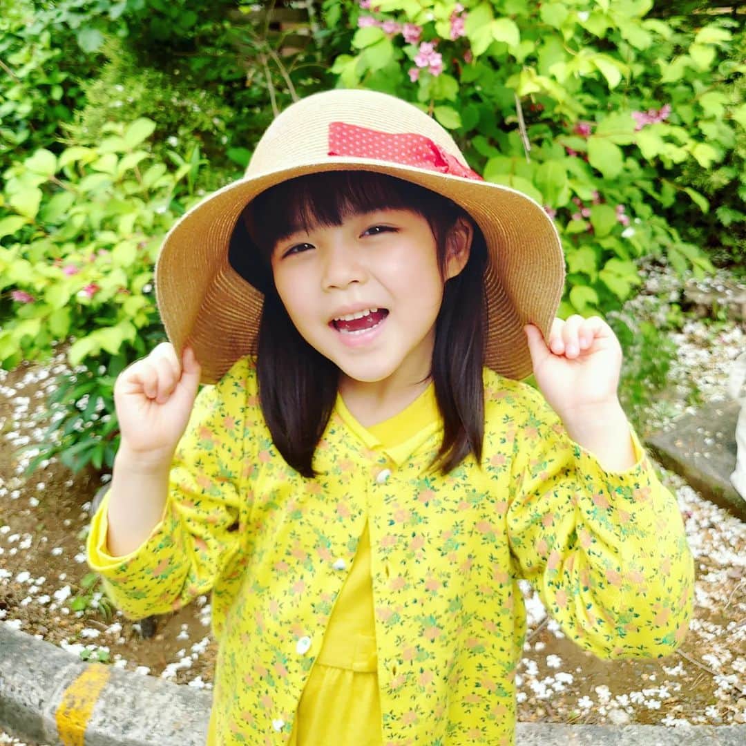加藤柚凪さんのインスタグラム写真 - (加藤柚凪Instagram)「🌟ゆずからのお知らせです🌟 映画『あの庭の扉をあけたとき』の、 劇場公開日が決定しました📣  🌼2022年10月28日(金)🌼 全国順次公開です。  ゆずは、洋子 役👒 で出演させていただきます。  『100万回生きたねこ』の 佐野洋子さん原作📕 「洋子ちゃん」と「おばあさん」の、 不思議であったかいお話です✨  映画『あの庭の扉をあけたとき』 ぜひご覧くださいませ☆  #あの庭の扉をあけたとき @movie_anoniwa #佐野洋子 さん #映画 #洋子ちゃん #加藤柚凪  @yuzuna_kato」8月20日 16時49分 - yuzuna_nagase