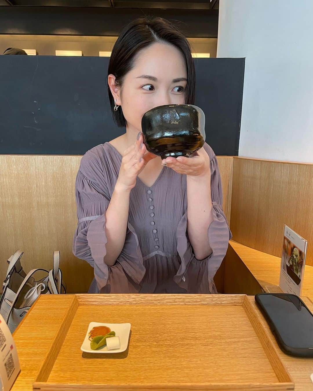 寺田有希さんのインスタグラム写真 - (寺田有希Instagram)「打ち合わせを茶寮で🍵✨ やはりお抹茶は最高ですなあ  久しぶりに茶道やりたい お着物きて、お茶をたてたい今日この頃。 実は裏千家の級を持ってます😳✨ (初級だけどw)  #茶寮 #お抹茶 #茶道 #寺田有希 #teradayuki」8月20日 18時43分 - terada_yuki