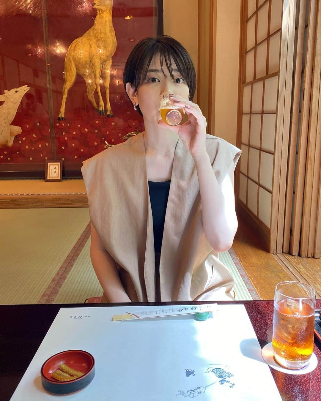 水上京香さんのインスタグラム写真 - (水上京香Instagram)「⁡ 1歳の時ぶりに来た伊豆榮 梅川亭さん🤤🥢 大人になったということで、ビールは必須🍻(ただの口実) お父さんとゆっくり話したり、飲んだり、 26歳にして、ようやく少し大人に近づいた気がします。  今度 #ミナカミ的文化交流 で動画出すので、お楽しみに🫶🏻✨ 今日なんか絵文字多いな🤣  #伊豆榮梅川亭」8月20日 19時12分 - kyokaminakami_official