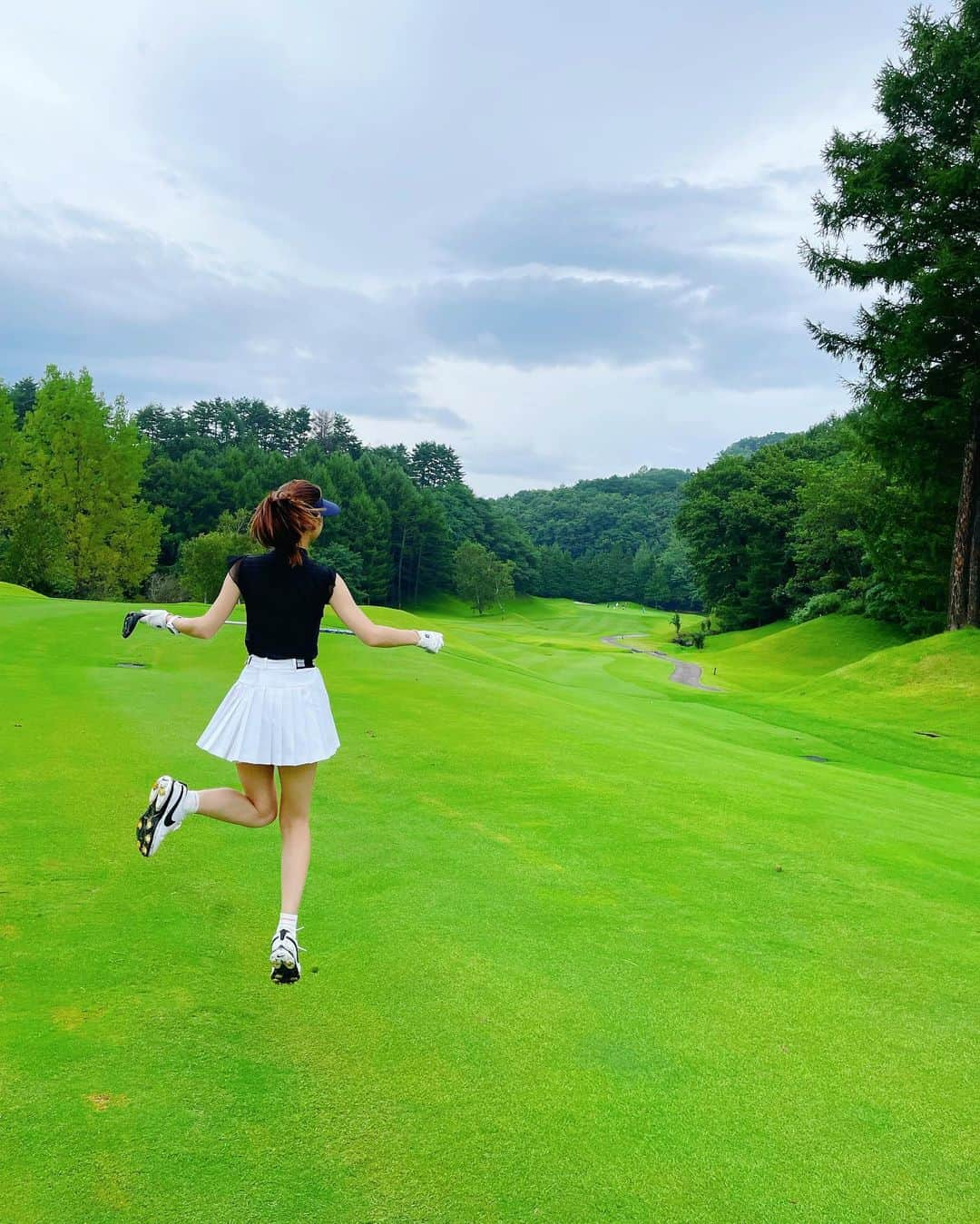 ダレノガレ明美さんのインスタグラム写真 - (ダレノガレ明美Instagram)「3週間ぶりのラウンド⛳️ 練習もできてなかったし、途中大雨でしたがスコア93✌️ やっぱり90切りはなかなか難しい🥲 諦めずに頑張ります💪」8月20日 20時10分 - darenogare.akemi